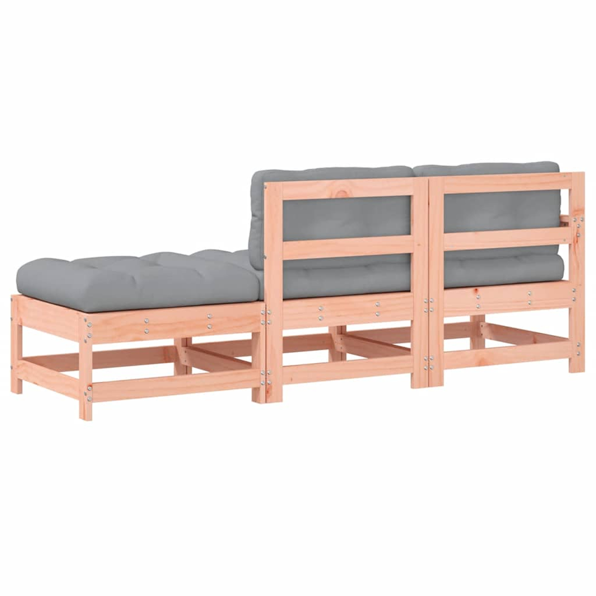 Holzsofa mit grauen Kissen. Es hat eine Rückenlehne und Armlehne. Weißer Hintergrund.