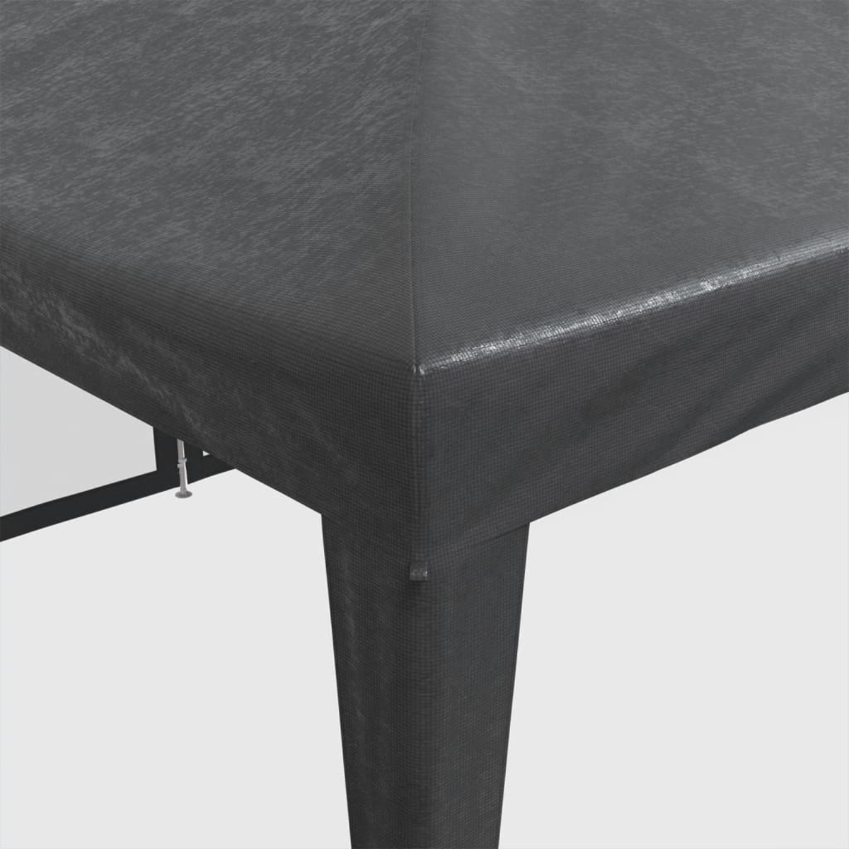 Primo piano del tetto di un gazebo. È grigio scuro.