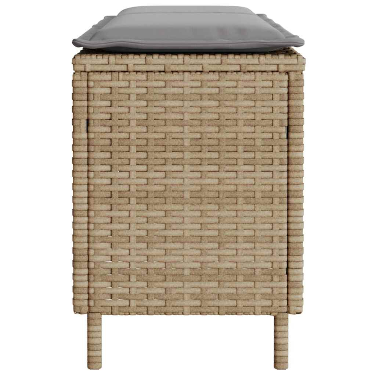 Panca in rattan con cuscino grigio. Vista laterale. Tessuto intrecciato e quattro gambe visibili.