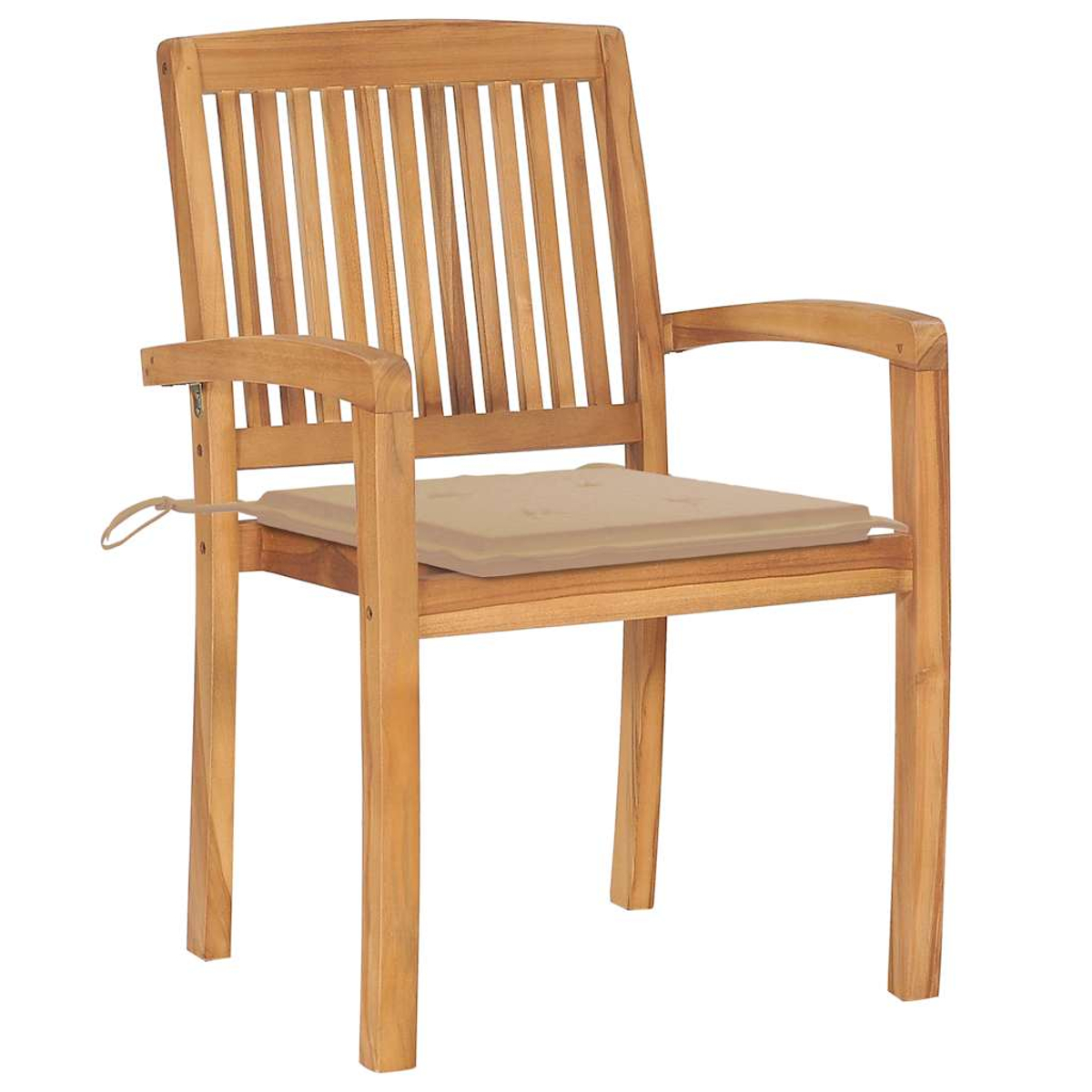 Holzstuhl mit Armlehnen und vertikalen Rückenleisten. Ein beiges Kissen liegt auf dem Sitz. Der Stuhl ist freigestellt auf Weiß.