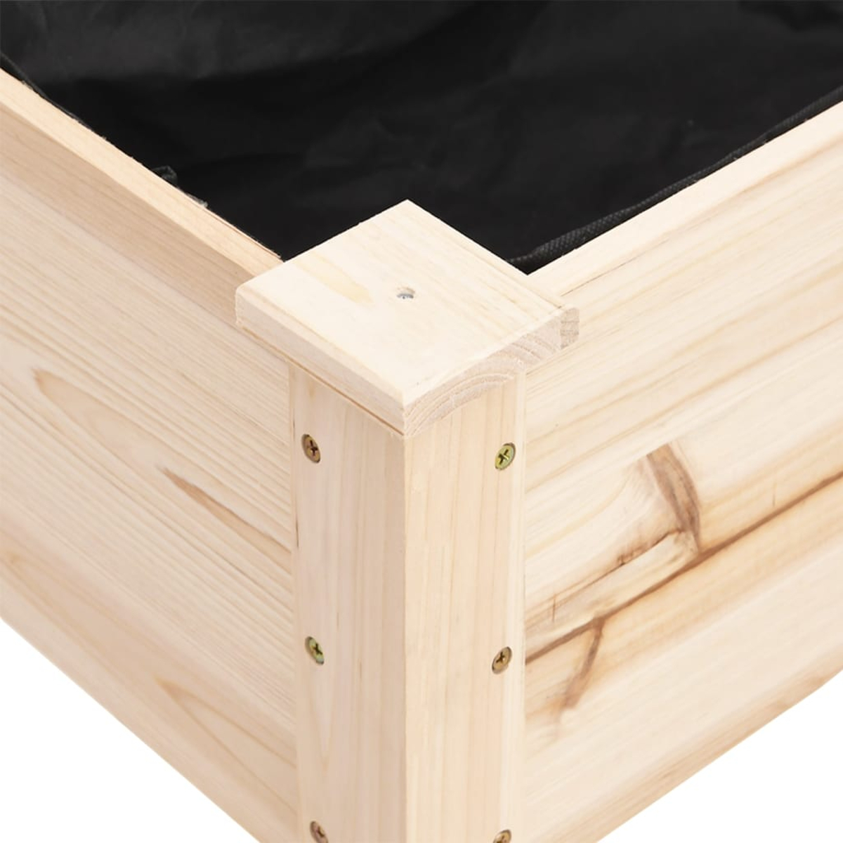 Nahaufnahme der Ecke eines Holzpflanzkastens, Schrauben zeigend.