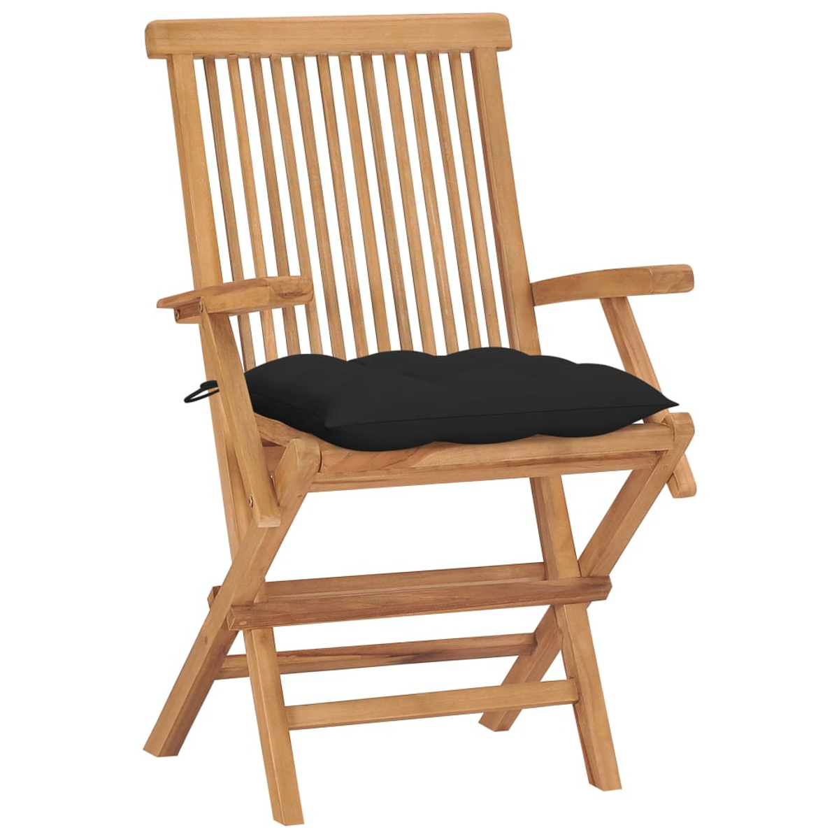 Klappstuhl aus Holz mit schwarzem Kissen. Der Stuhl hat eine Lattenlehne und Armlehnen.