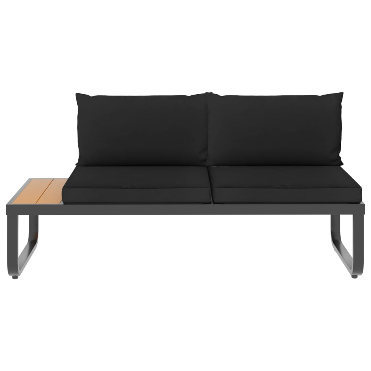 Schwarzes Outdoor-Sofa mit Holztisch, zwei schwarzen Kissen. Das Gestell ist schwarz.