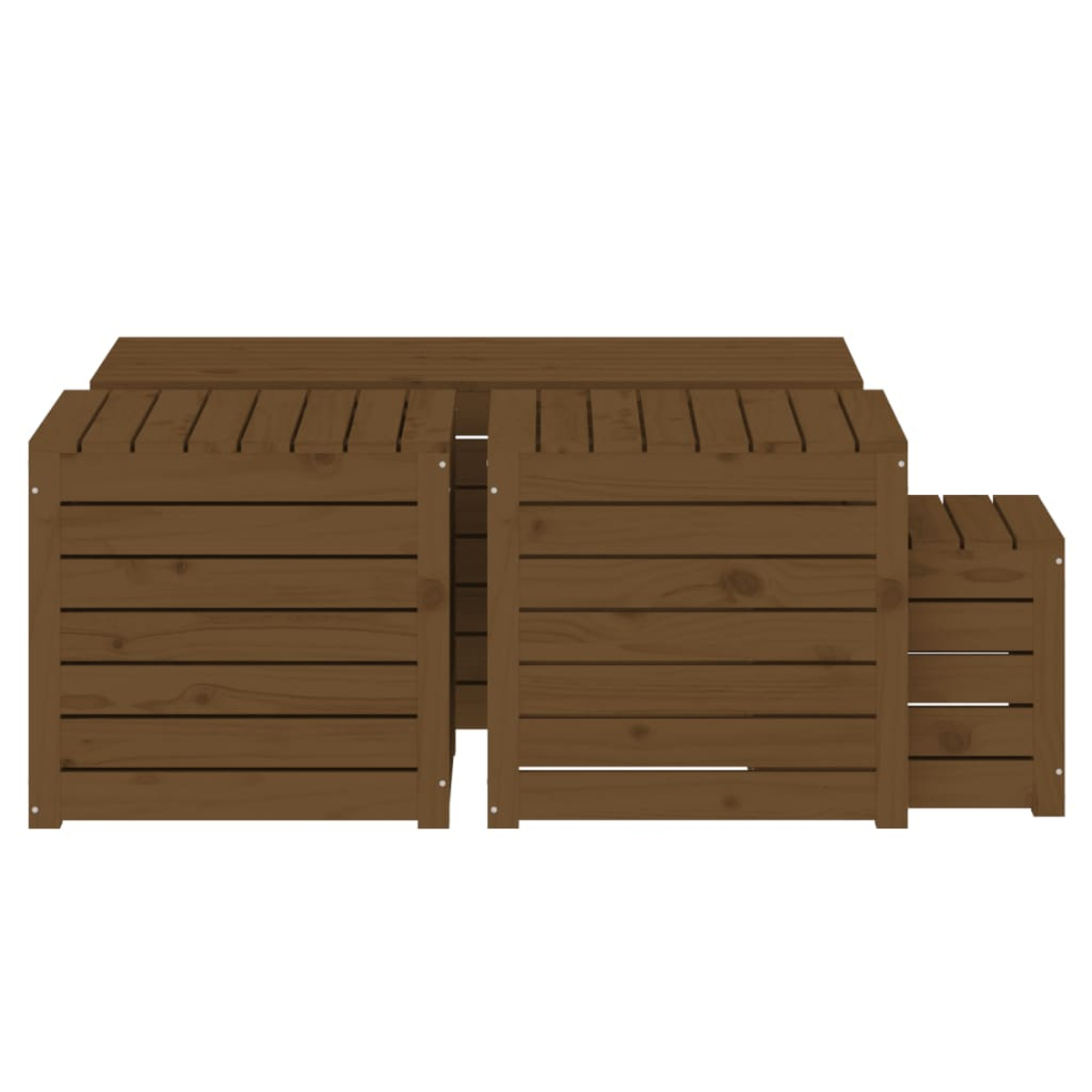 Drei Holzkisten nebeneinander. Die Kisten sind braun und haben ein Latten-Design.