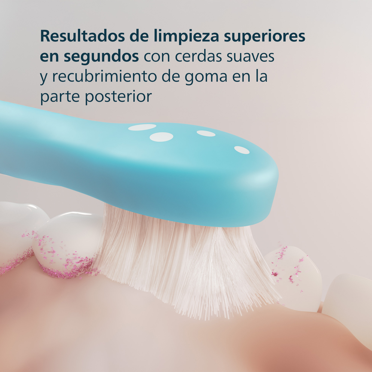 Szczoteczka do zębów czyszcząca zęby. Szczoteczka ma niebieski uchwyt i białe włosie, pojawiają się różowe plamy.