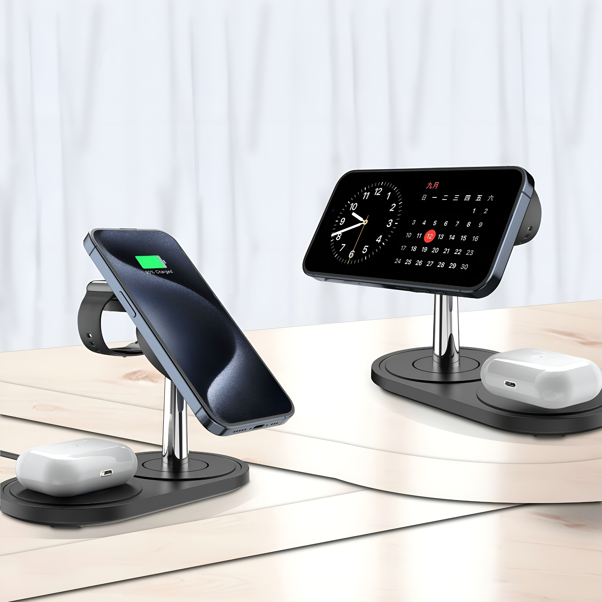 Ladestationen mit Telefon, Uhr und Ohrhörern auf einem Tisch.
