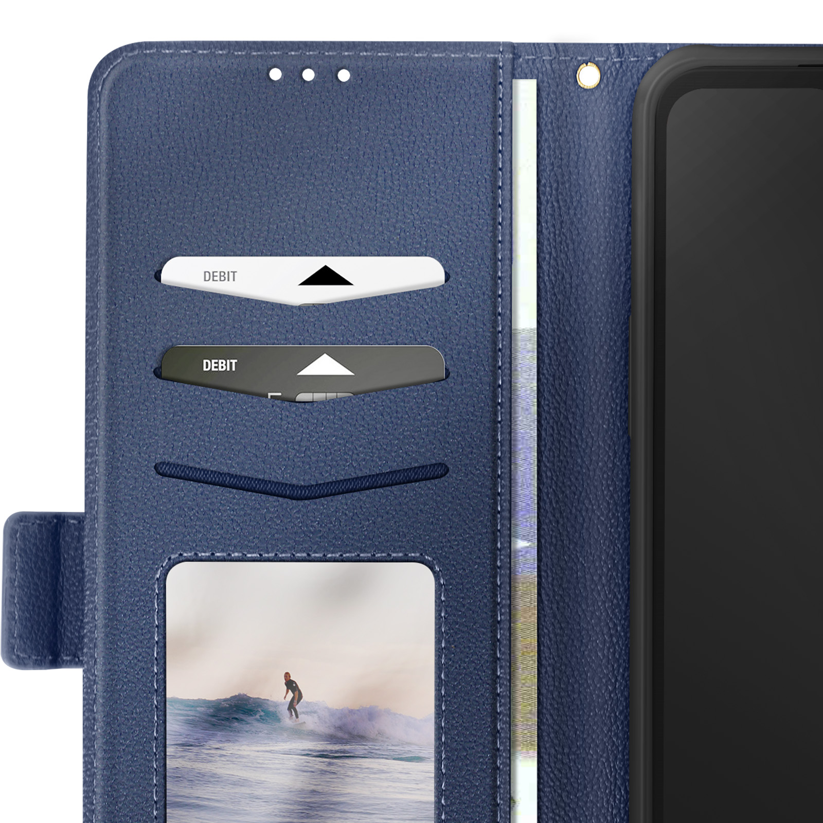 Gros plan d'un étui de téléphone, ouvert. Bleu, avec des fentes pour cartes, une photo et un téléphone.