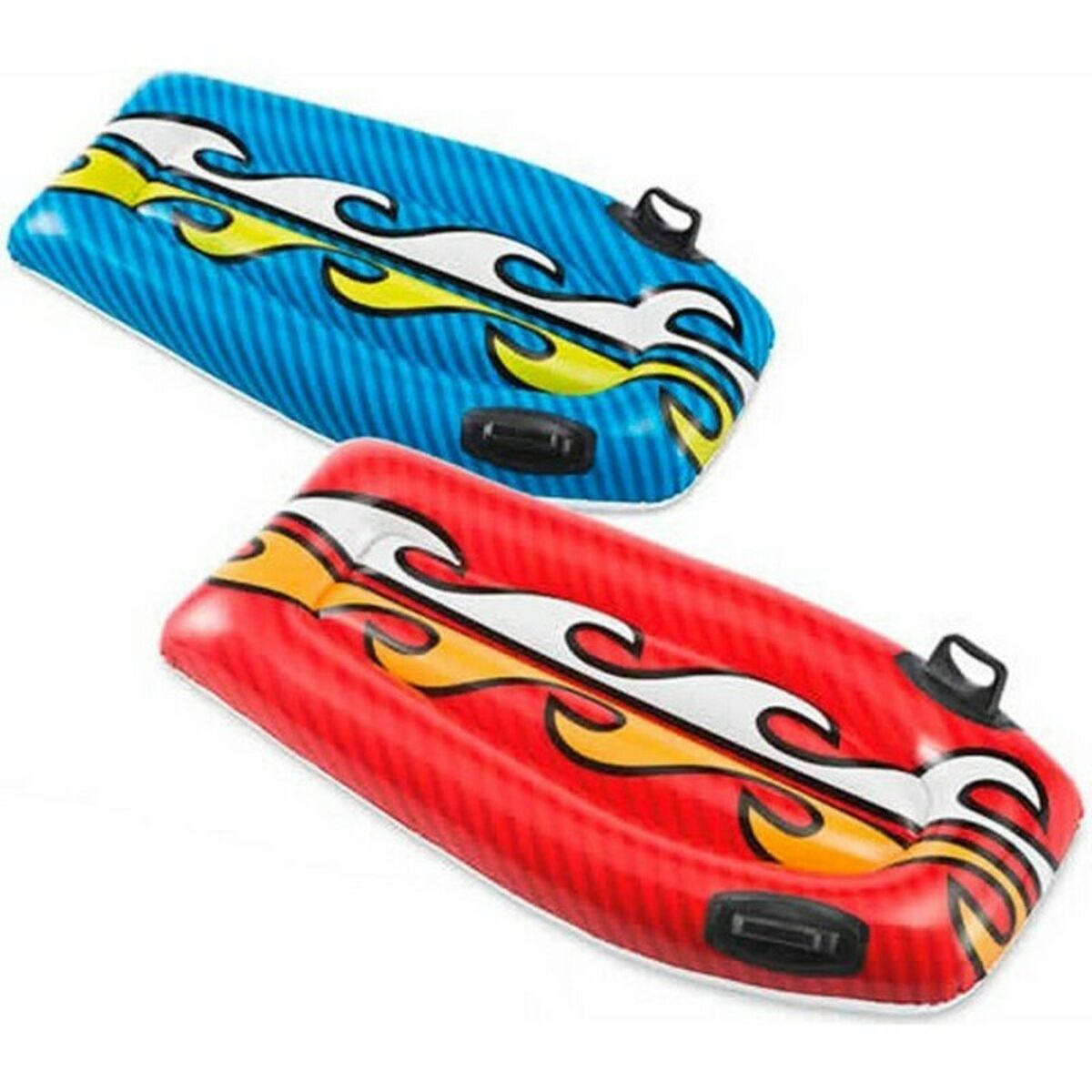 Zwei aufblasbare Boards, eines blau und eines rot. Sie haben ein Flammen-Design in Gelb und Weiß.