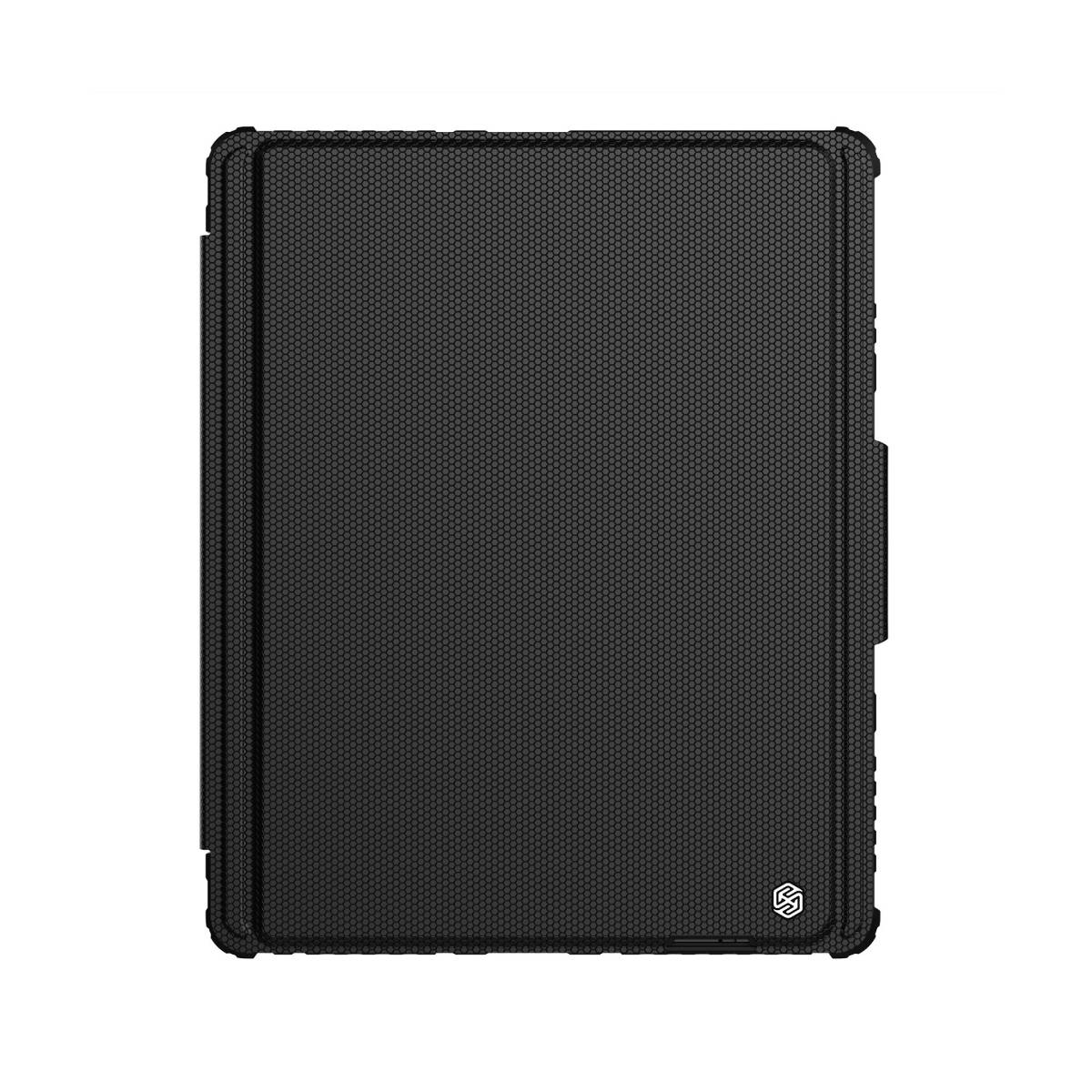 Custodia nera per tablet con superficie strutturata. Logo Nillkin in basso. Sfondo bianco.