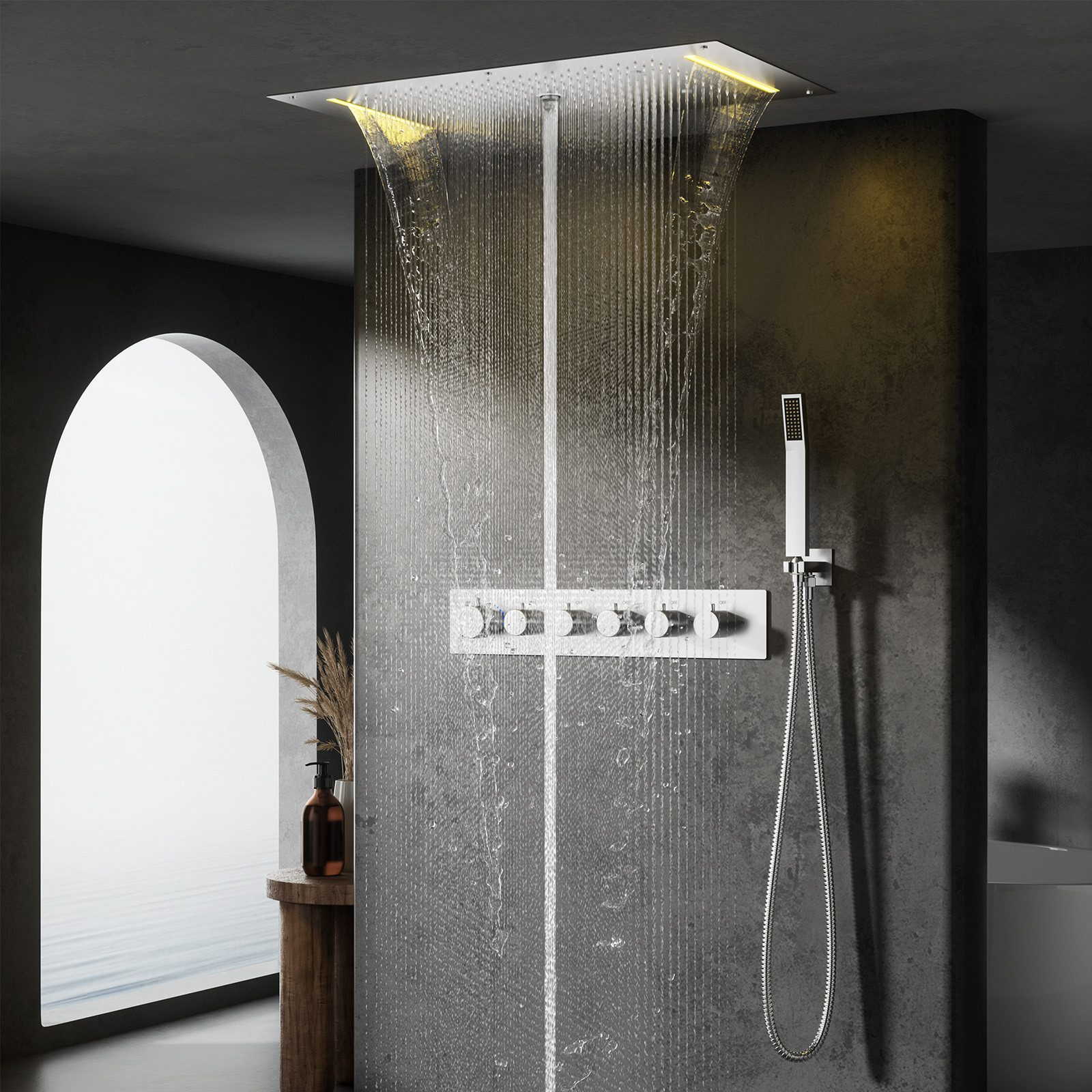 Eine moderne Dusche mit Wasserfalleffekt. Wasser strömt von oben. Dunkelgraue und hellgraue Wand.