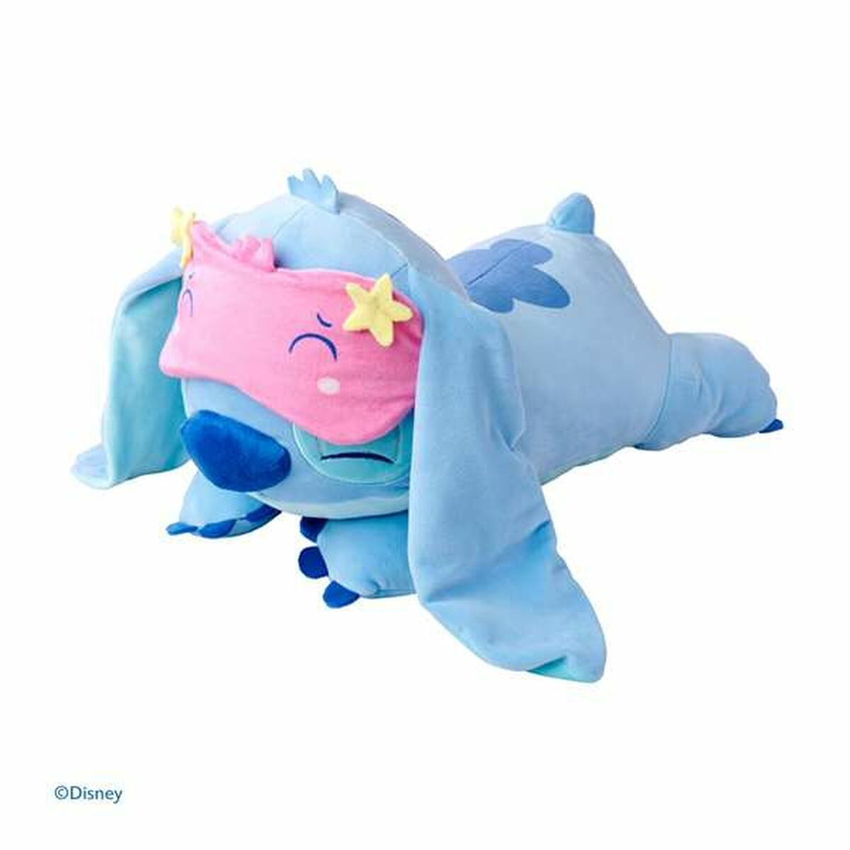 Blaues Stitch-Plüschtier mit rosa Schlafmaske mit gelben Sternen. Liegende Pose.
