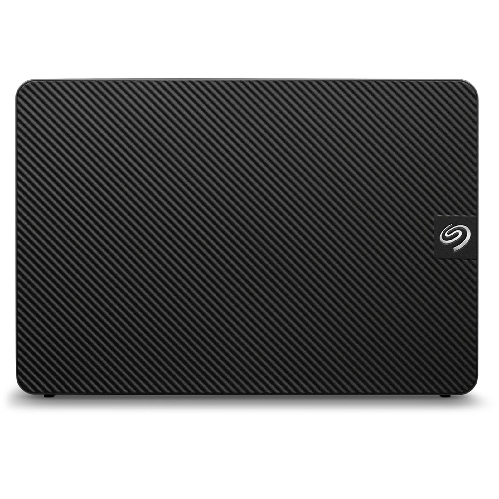 Disque dur externe noir avec façade texturée et logo Seagate. Vue en biais.