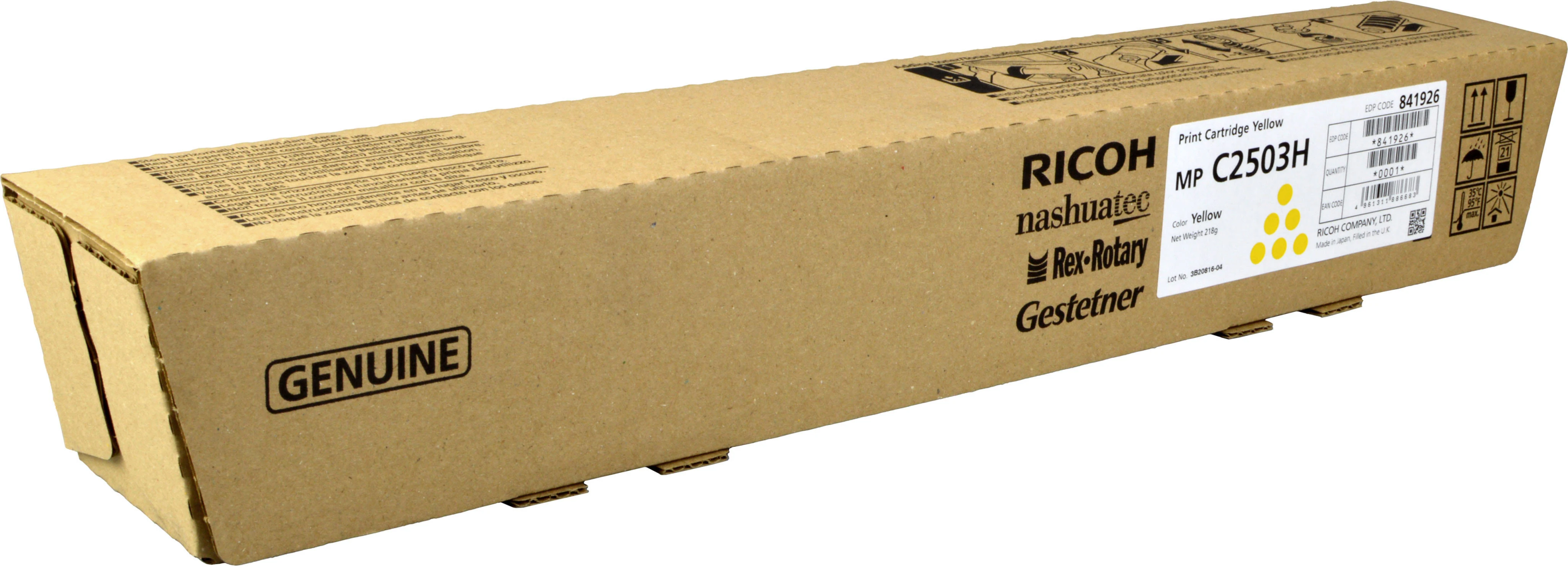Een bruine kartonnen doos met tekst en een etiket voor een Ricoh printcartridge op wit.