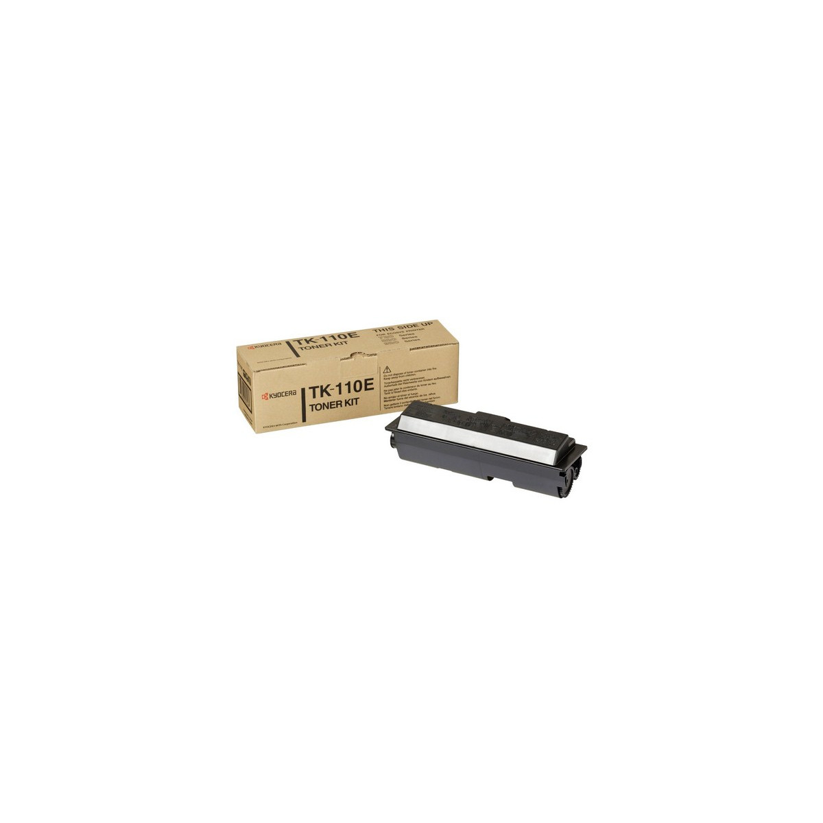 Scatola kit toner Kyocera e cartuccia toner nera su sfondo bianco.