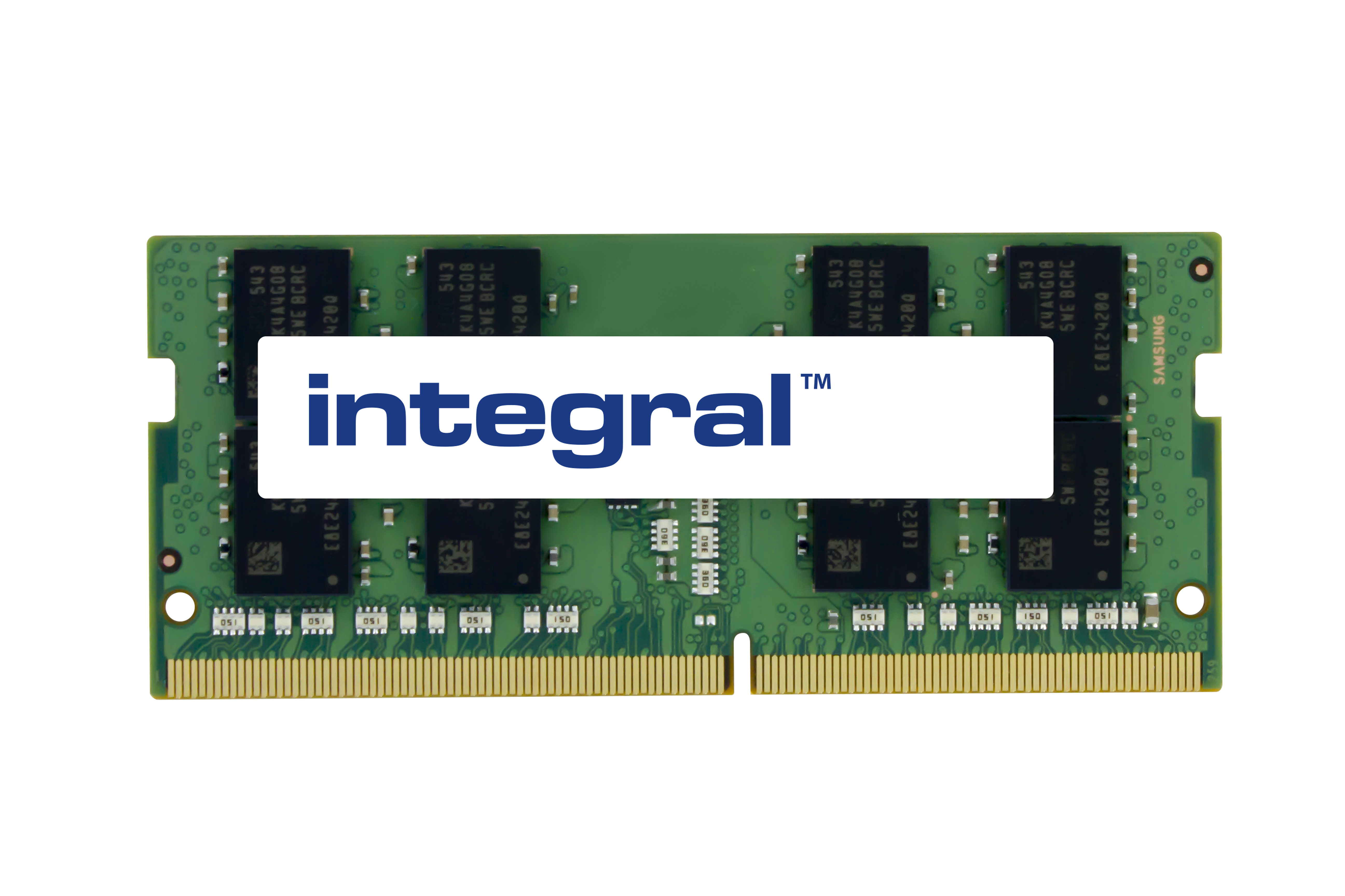 Stick RAM verde con etichetta integral bianca e chip neri. Sfondo bianco liscio.