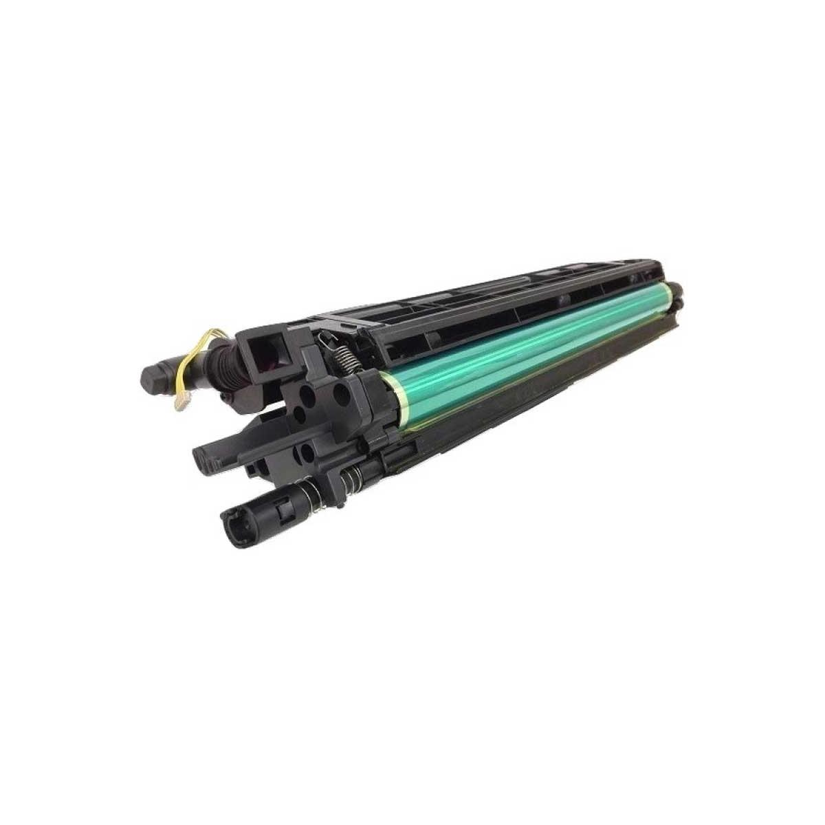 Zielony wkład z tonerem. Czarna plastikowa obudowa. Białe tło.