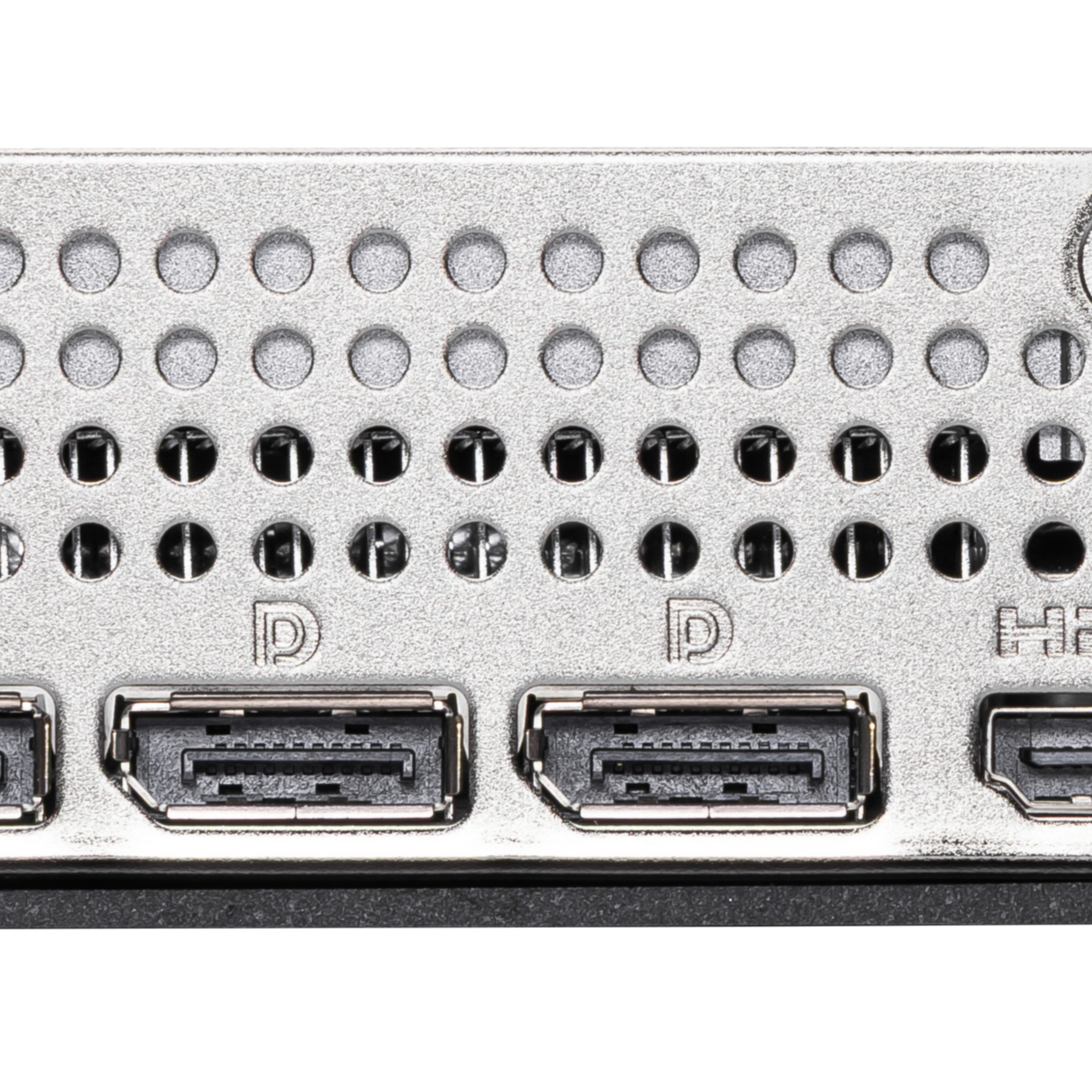 Zbliżenie portów karty graficznej, w tym DisplayPort i HDMI, na metalowej powierzchni.