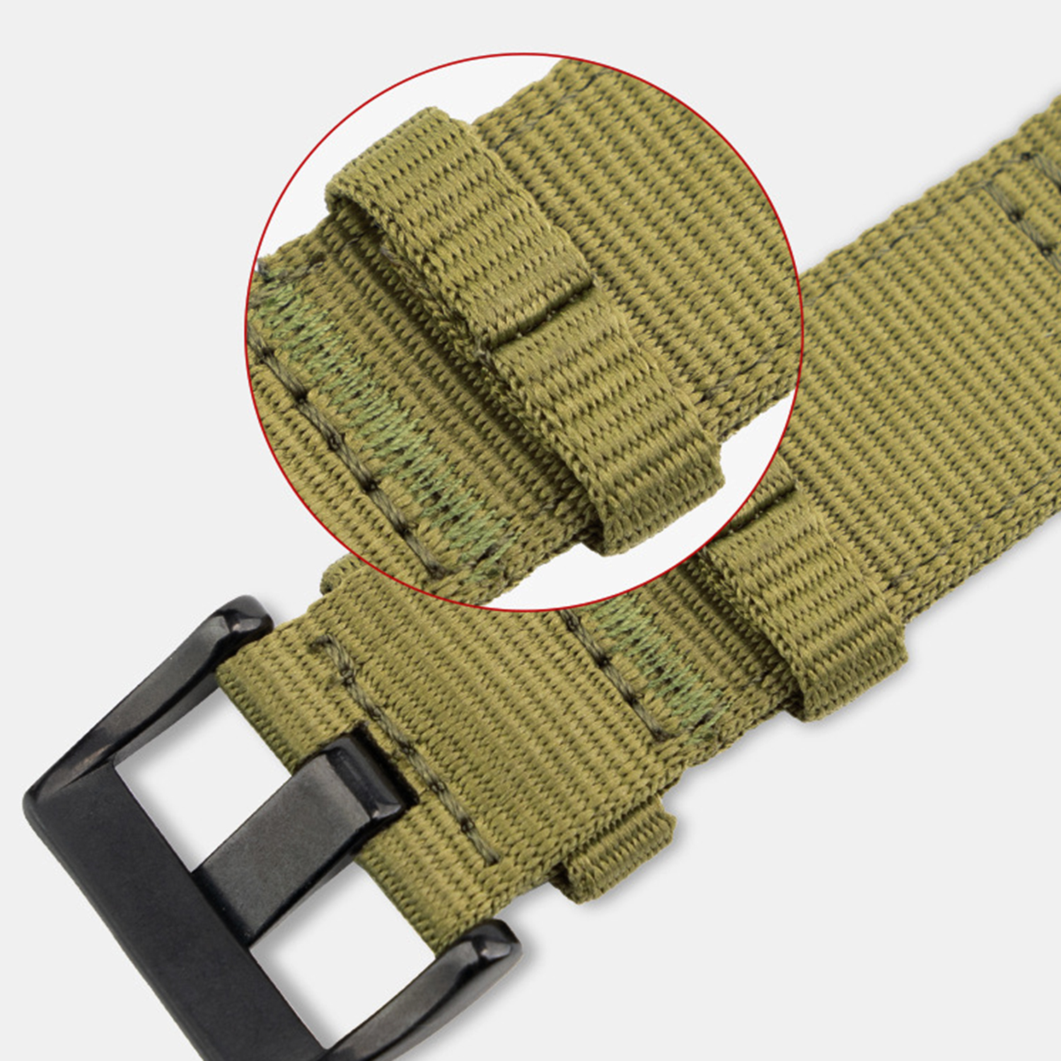 Zbliżenie zielonego paska do zegarka z czarną klamrą. Skupienie na szczegółach.