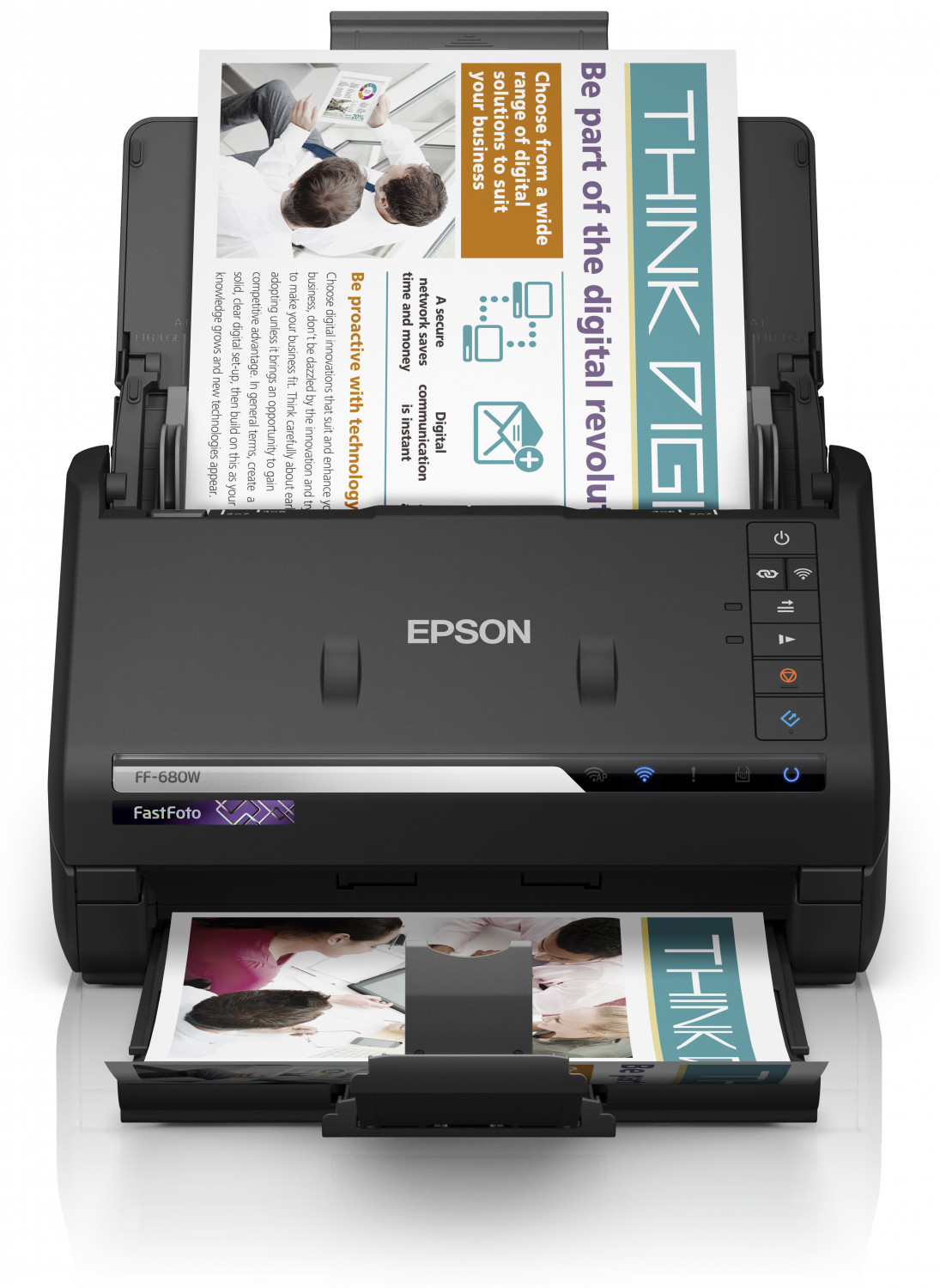 Scanner Epson FF-680W con fogli all'interno, un documento aperto e fogli nel vassoio di uscita.
