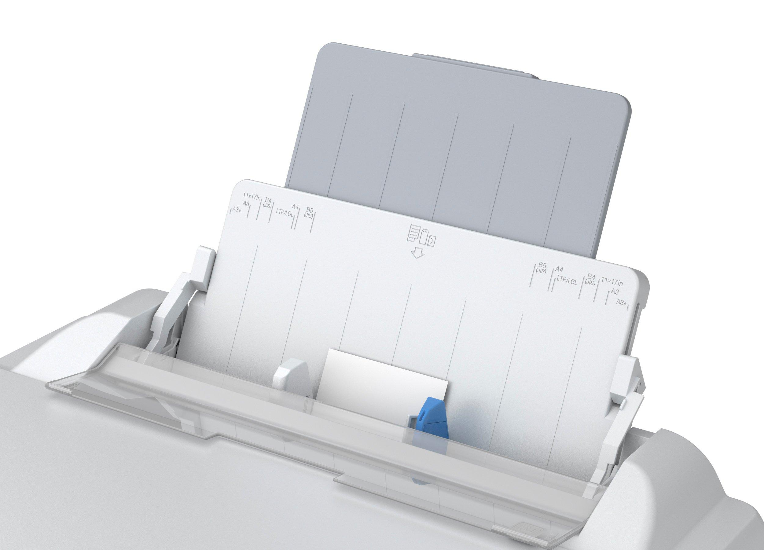 Taca na papier do drukarki z białym arkuszem papieru i niebieską zakładką. Biała powierzchnia.