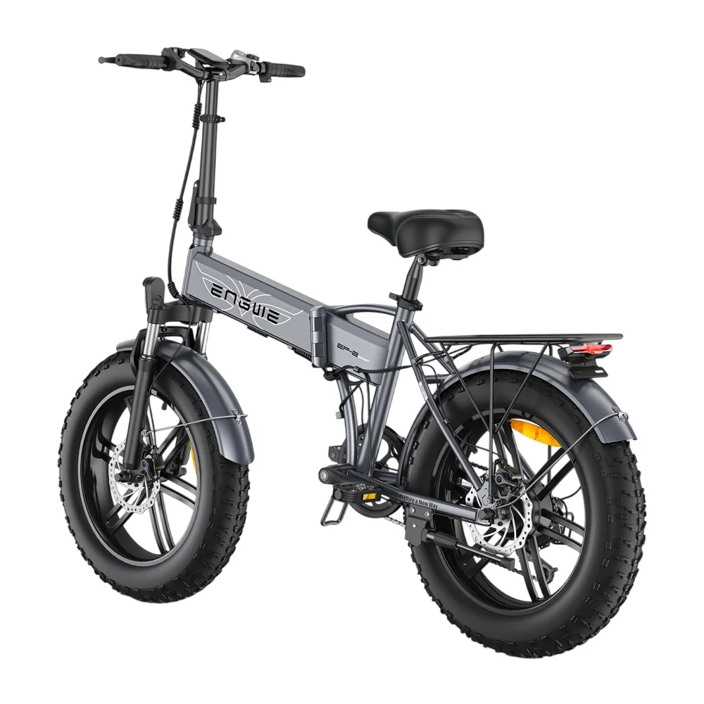 Una bici elettrica grigia con portapacchi e pneumatici larghi. La bici è angolata verso destra.