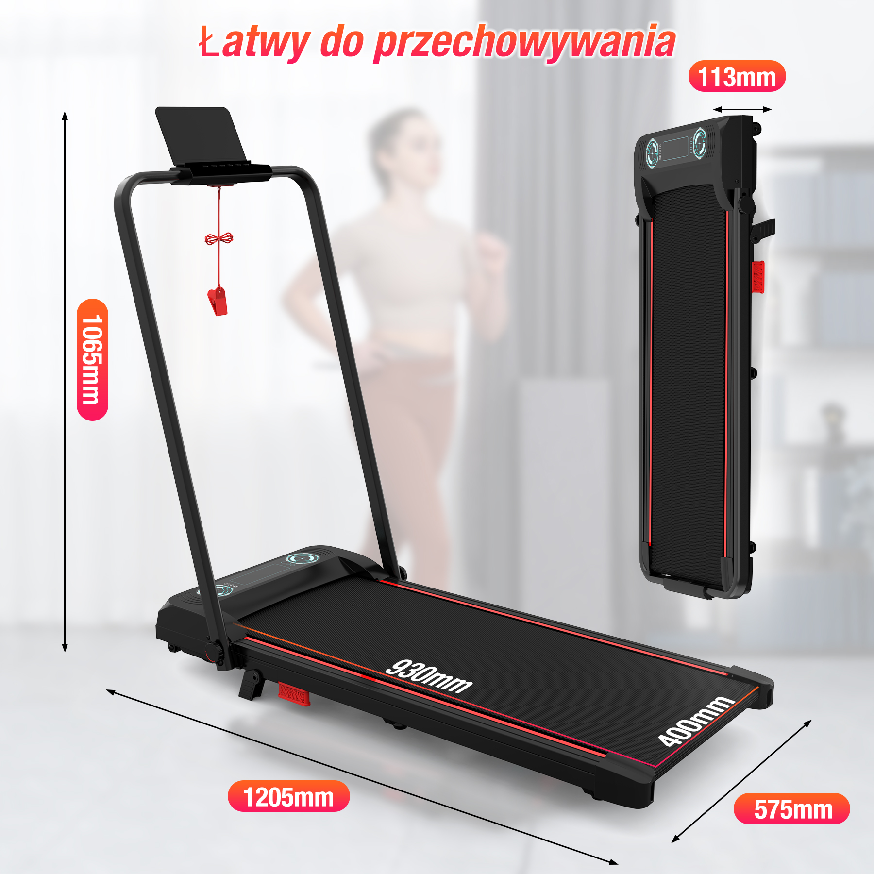Czarno-czerwona bieżnia z wyświetlonymi wymiarami. Jest w pokoju z rozmytą osobą w tle.