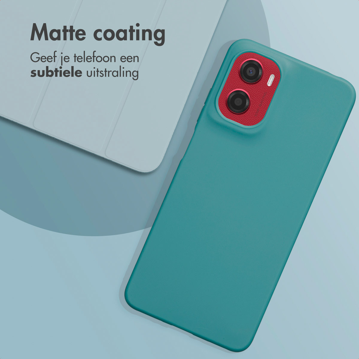 Coque de téléphone turquoise avec accents rouges pour la caméra et un ordinateur portable. Texte : Revêtement mat.