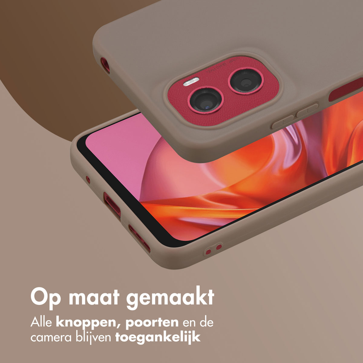 Custodia per telefono marrone con accento rosso sulla fotocamera. Testo: Realizzato su misura.