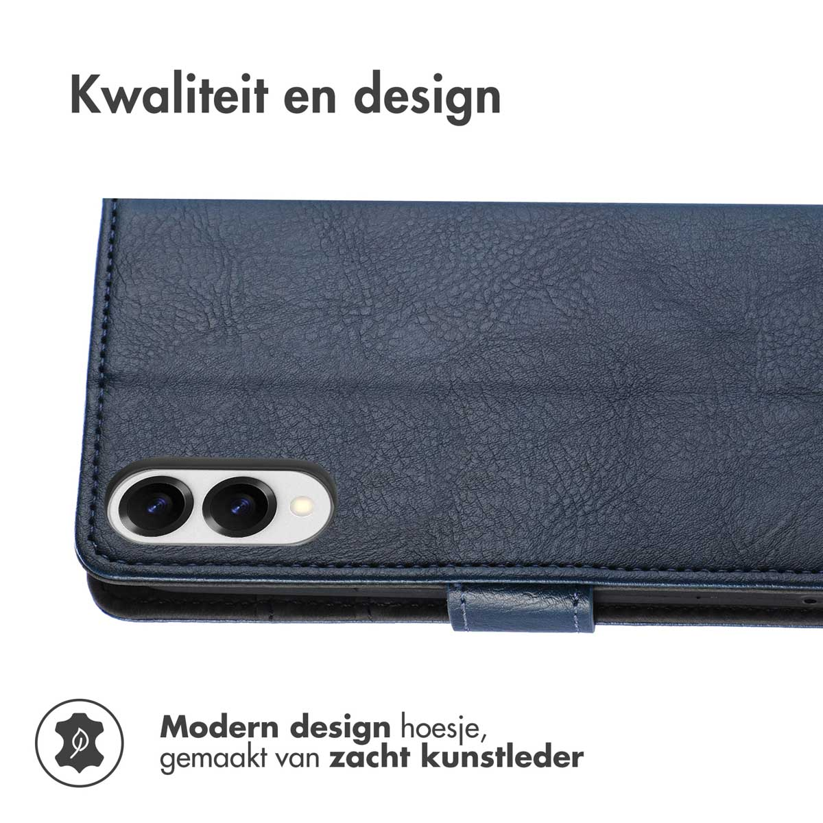 Close-up van een blauwe telefoonhoes, met de tekst 'Kwaliteit en design'. De hoes is open.