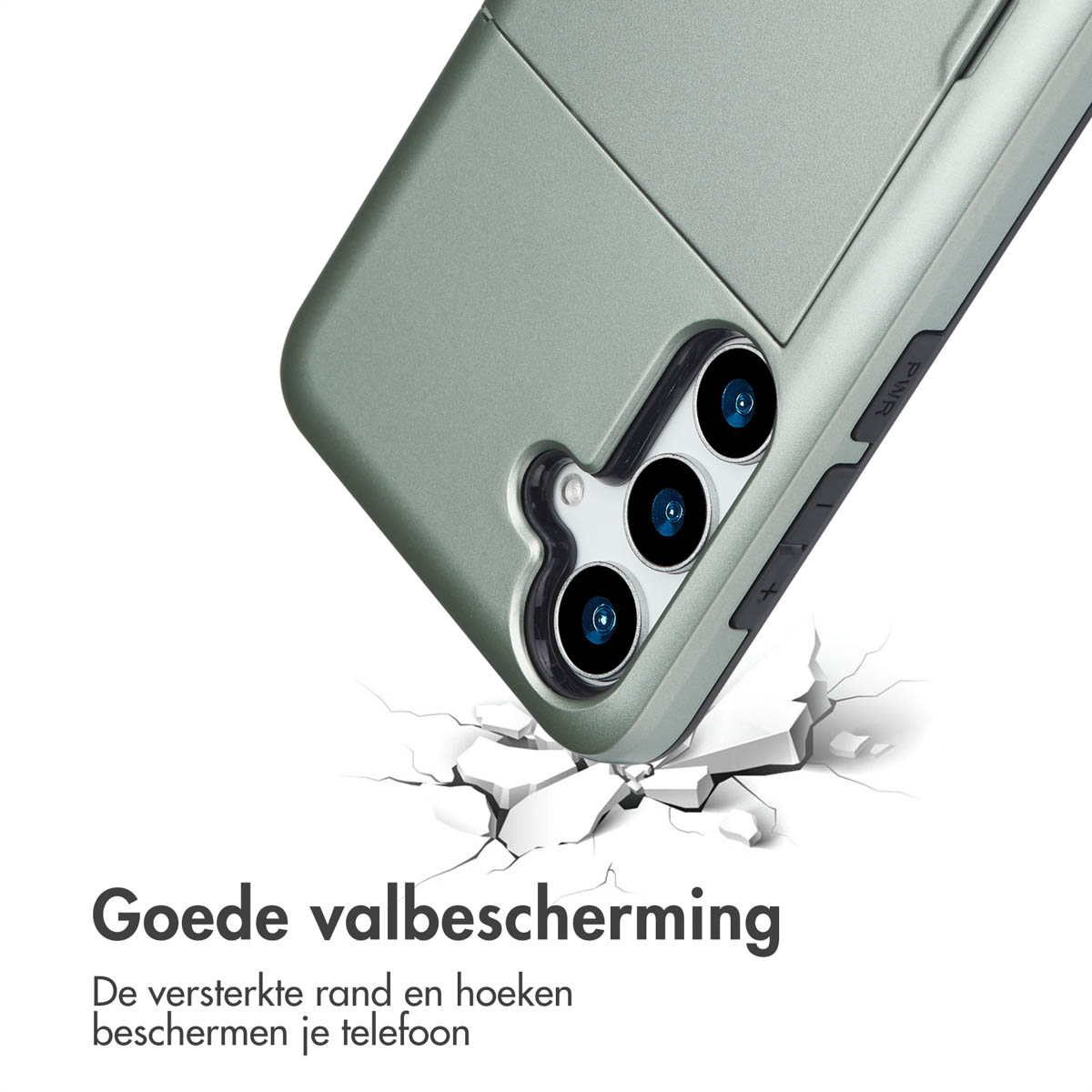 Étui de téléphone impactant et fissurant une surface. Étui argenté avec fente pour carte.
