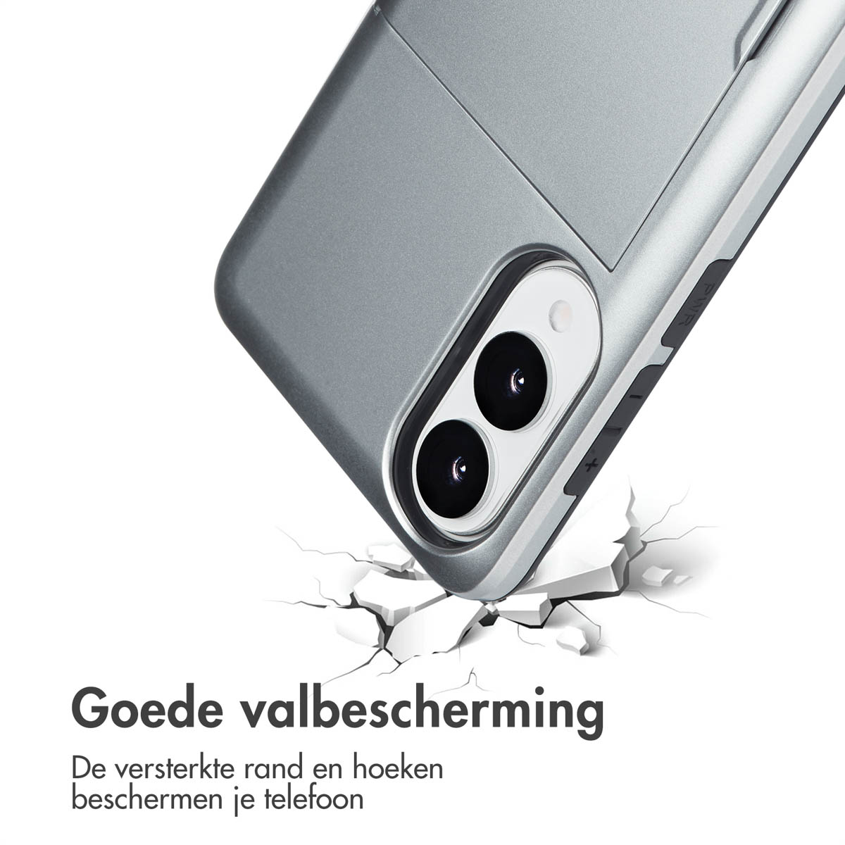 Zilveren telefoonhoesje met een gebarsten oppervlak. De telefoonhoes is beschadigd.