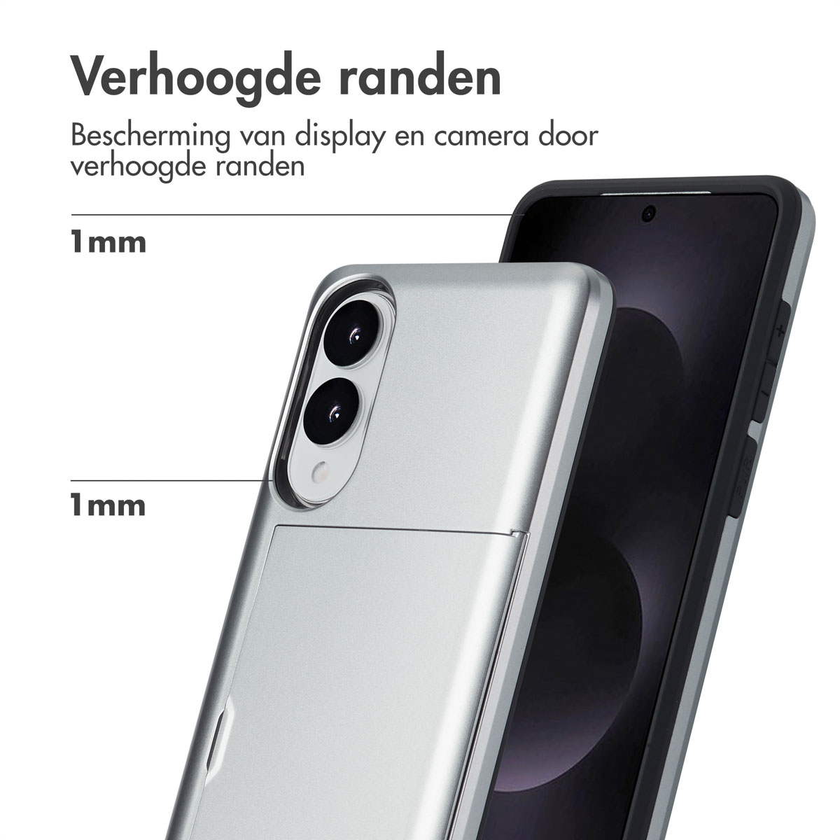 Zilveren telefoonhoesje. Toont de achterkant met een camera en de zijkant met een kaartsleuf.