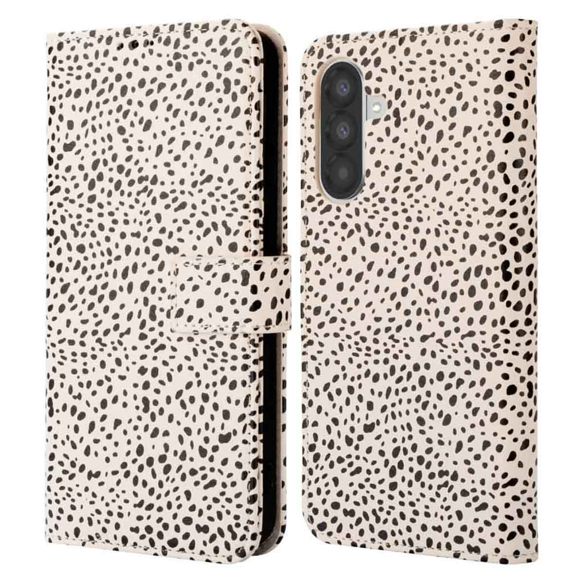 Telefoonhoesje met crèmekleurige achtergrond en zwarte vlekken. Het telefoonhoesje is open.