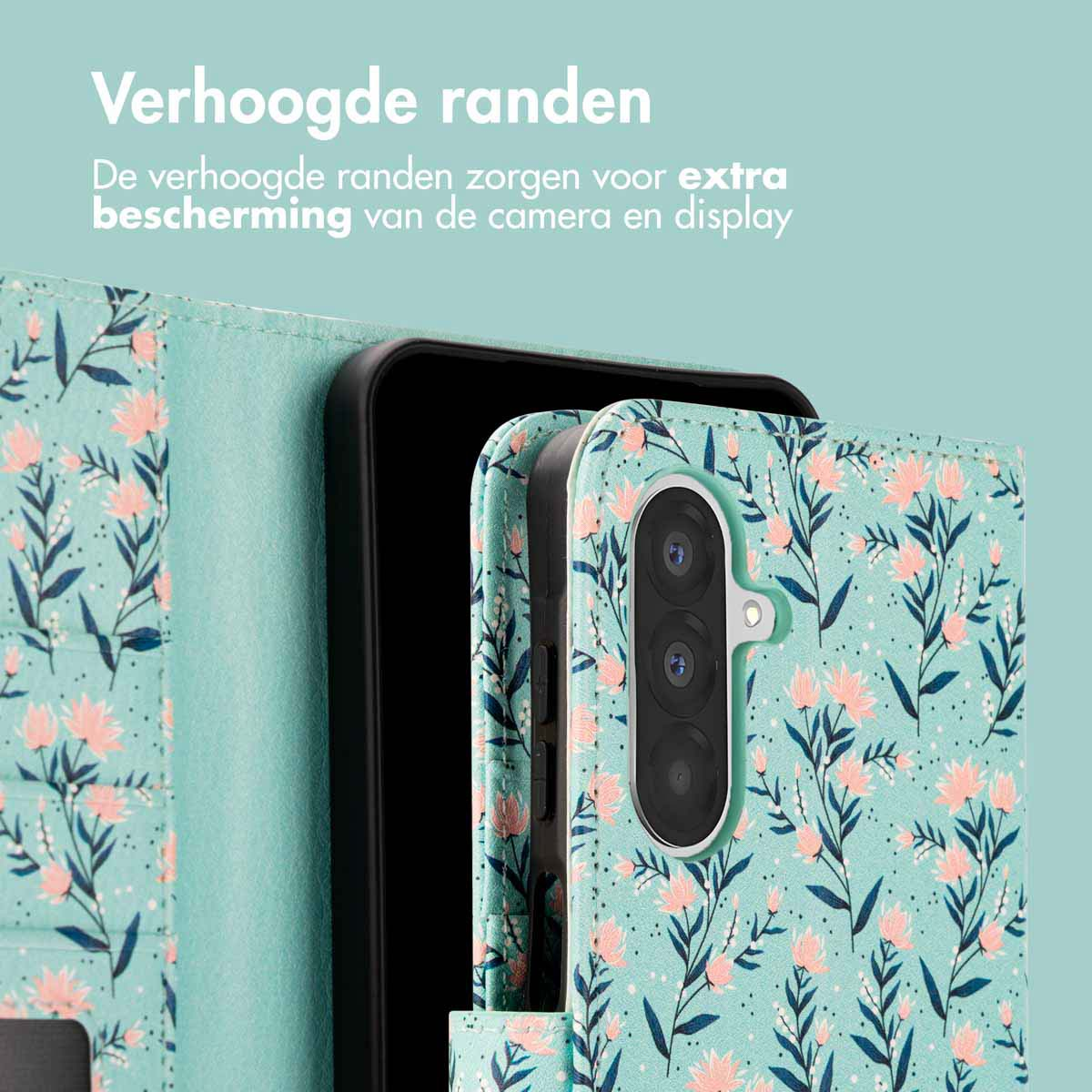 Telefoonhoesje met roze bloemen op een turquoise achtergrond. Open hoesje toont telefoon.