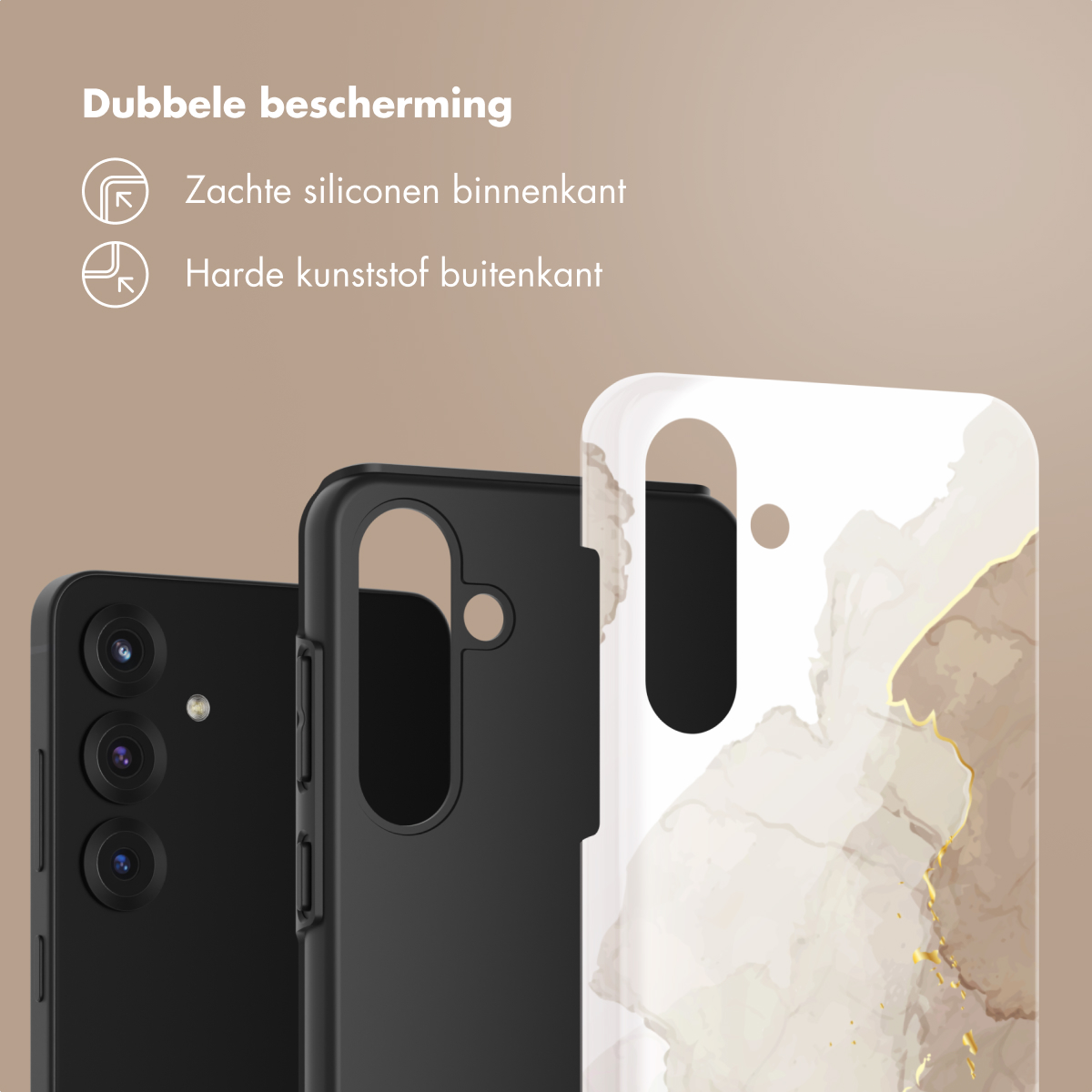 Drie telefoons, één met een zwart hoesje, één met een marmeren hoesje en één zonder hoesje.