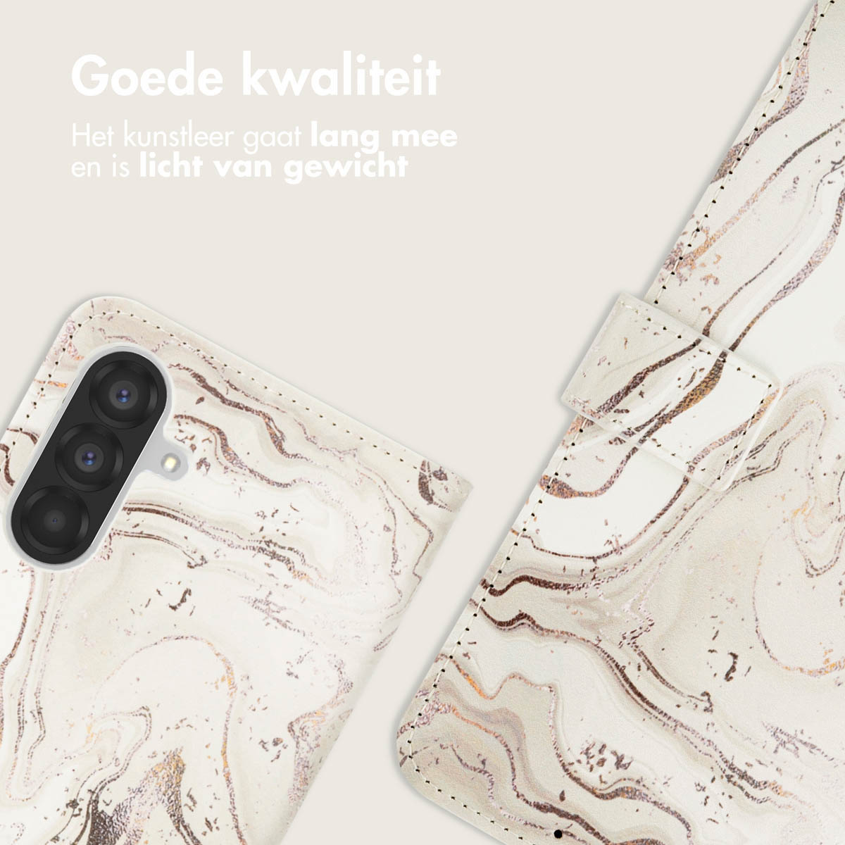 Een telefoonhoesje met een marmerpatroon. De case is open en toont de telefoon. De achtergrond is beige.