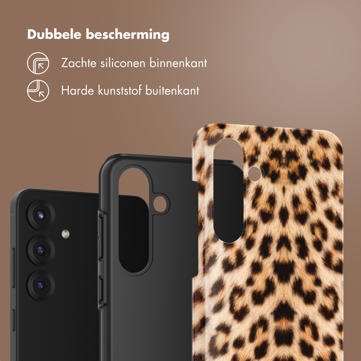 Drie telefoonhoesjes, waarvan één met een luipaardprint. Bruine achtergrond.