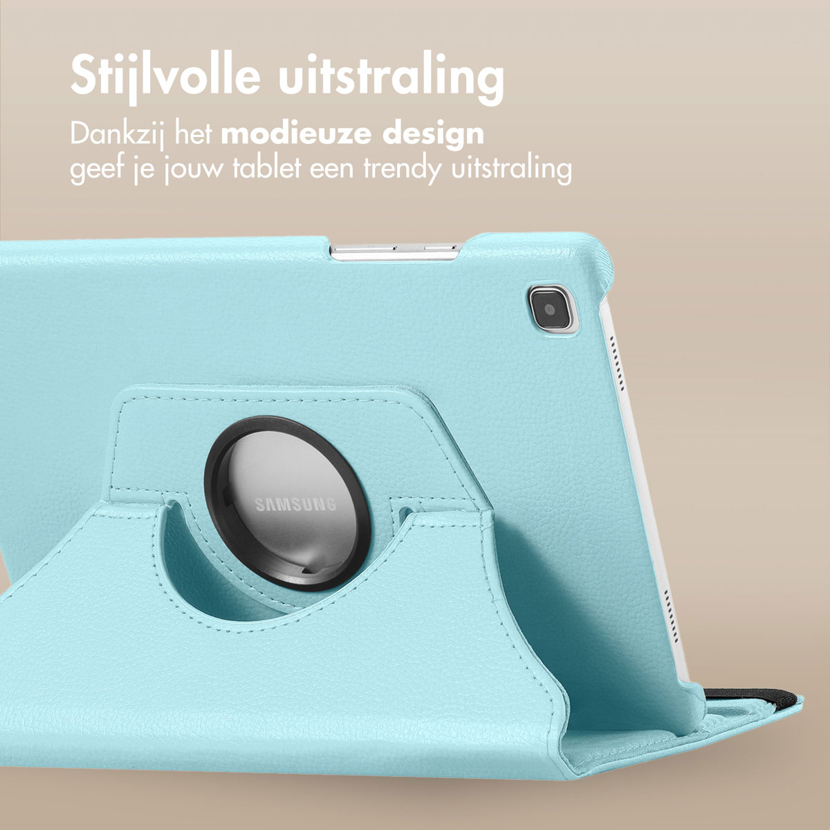 Blauwe tablethoes in gebruik, met het Samsung-logo. Lichte achtergrond met tekst.