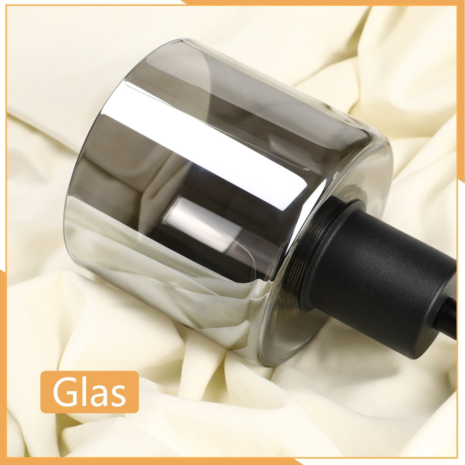 Primo piano di un paralume in vetro con il testo 'Glas' sull'immagine.