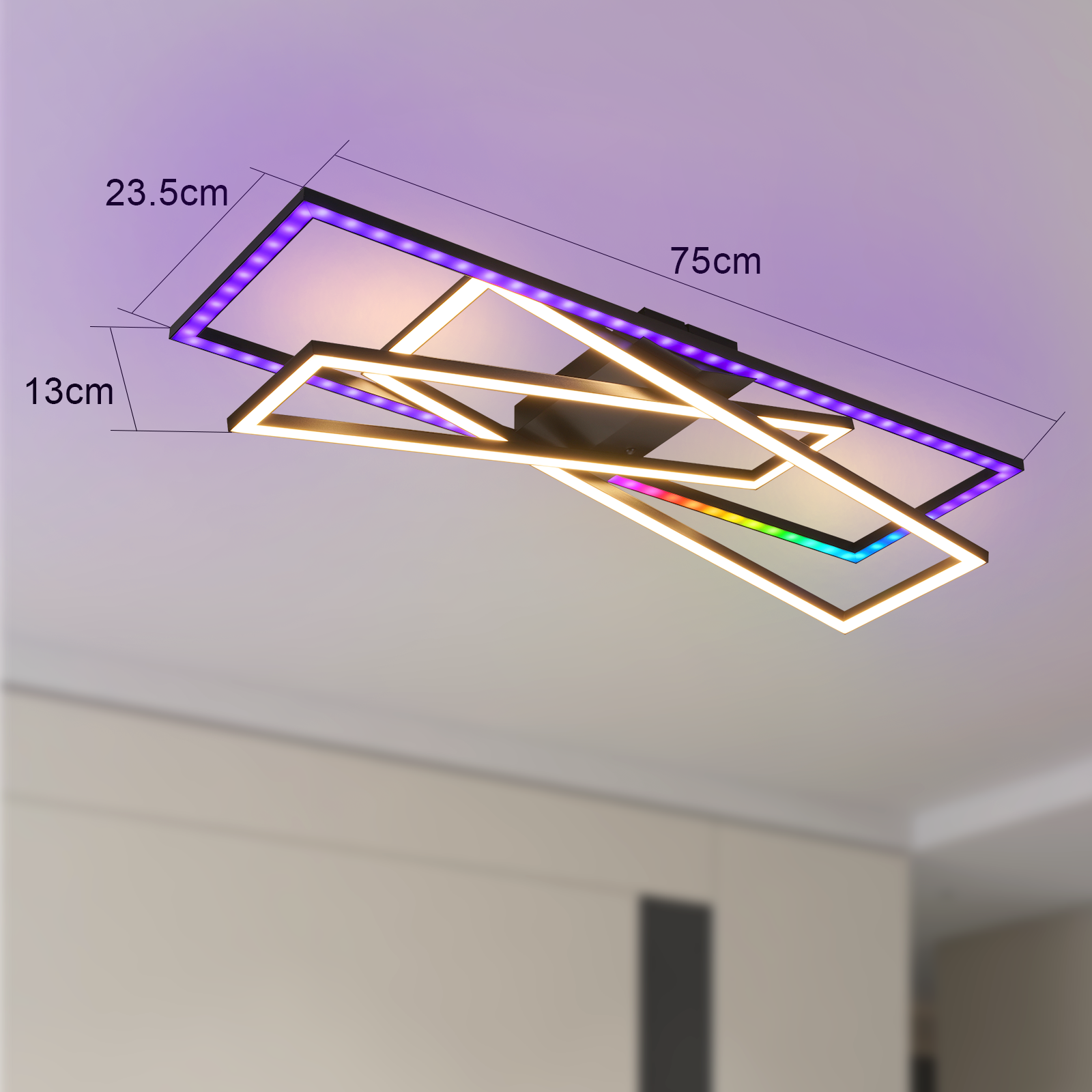 Geometryczna lampa sufitowa z wieloma kolorami światła. Wymiary 75x23,5x13 cm są widoczne.