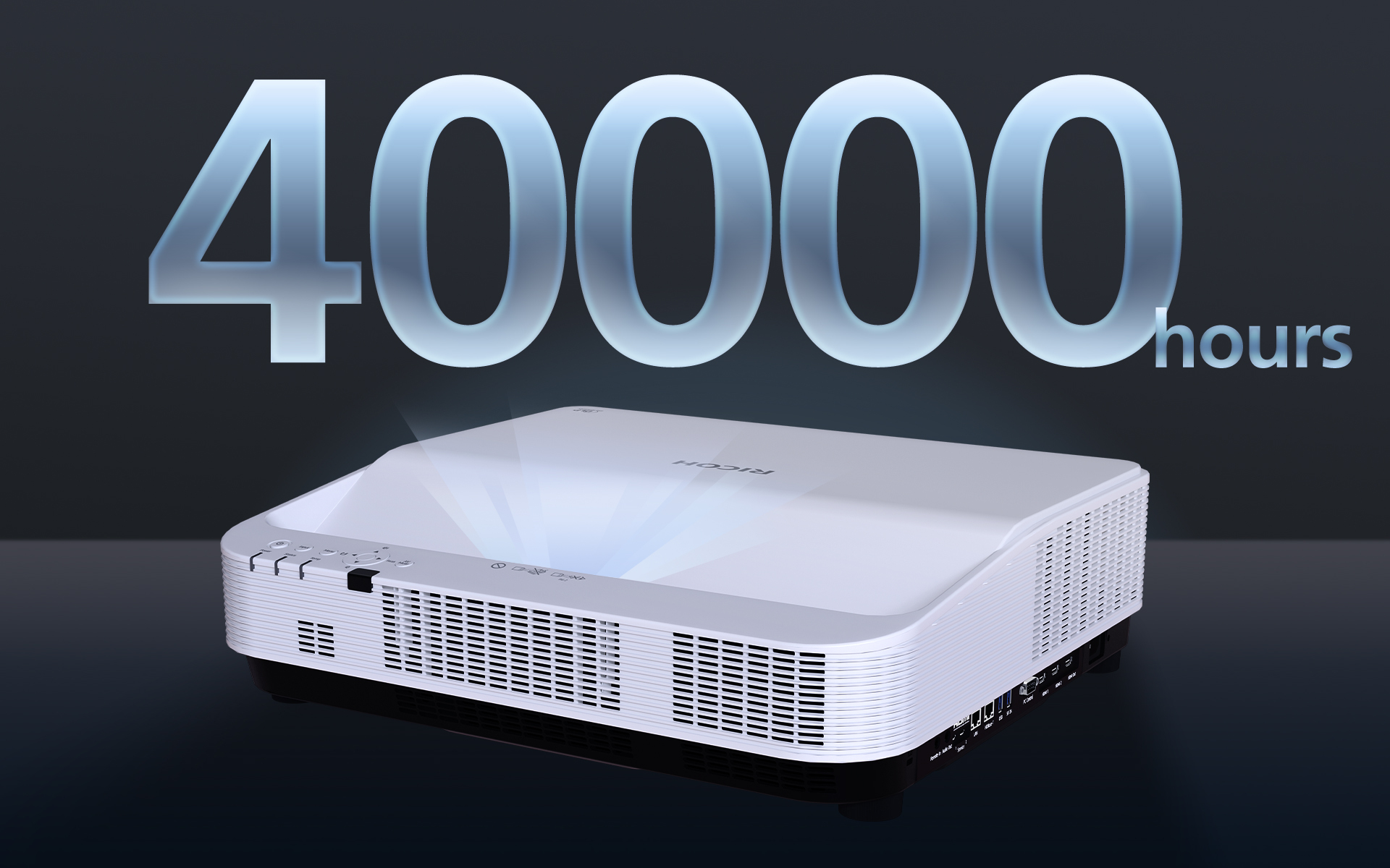 Biały projektor z tekstem "40000 godzin" nad nim, na ciemnym tle.