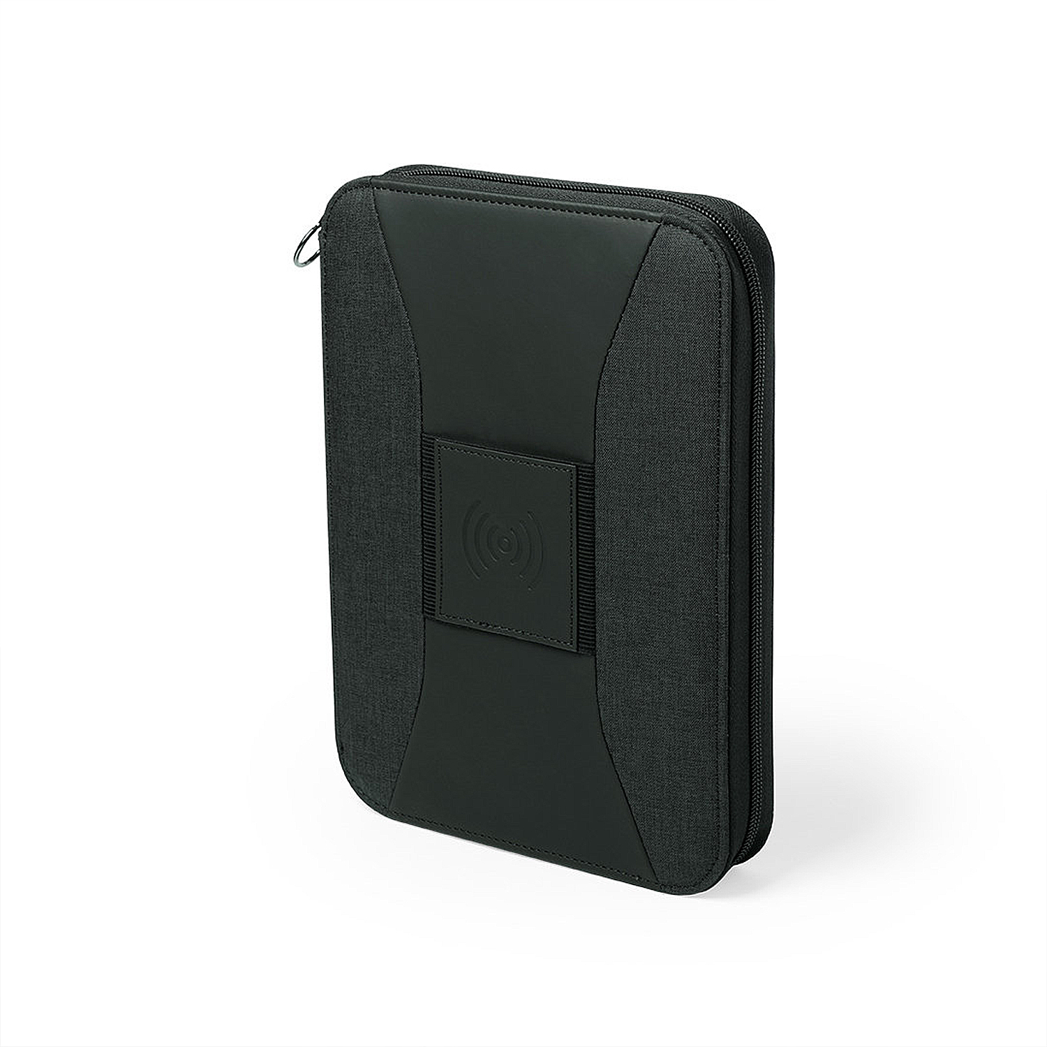 Funda negra para tablet con símbolo de carga inalámbrica, sobre fondo blanco.
