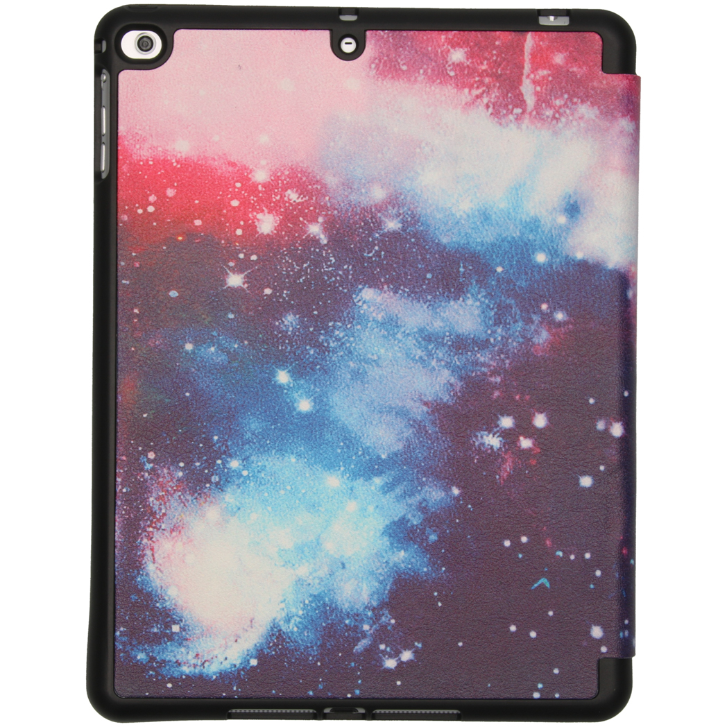 Tablethoes met galaxy-ontwerp. Toont een sterrenhemel, kleurrijk ontwerp. Zwarte randen.