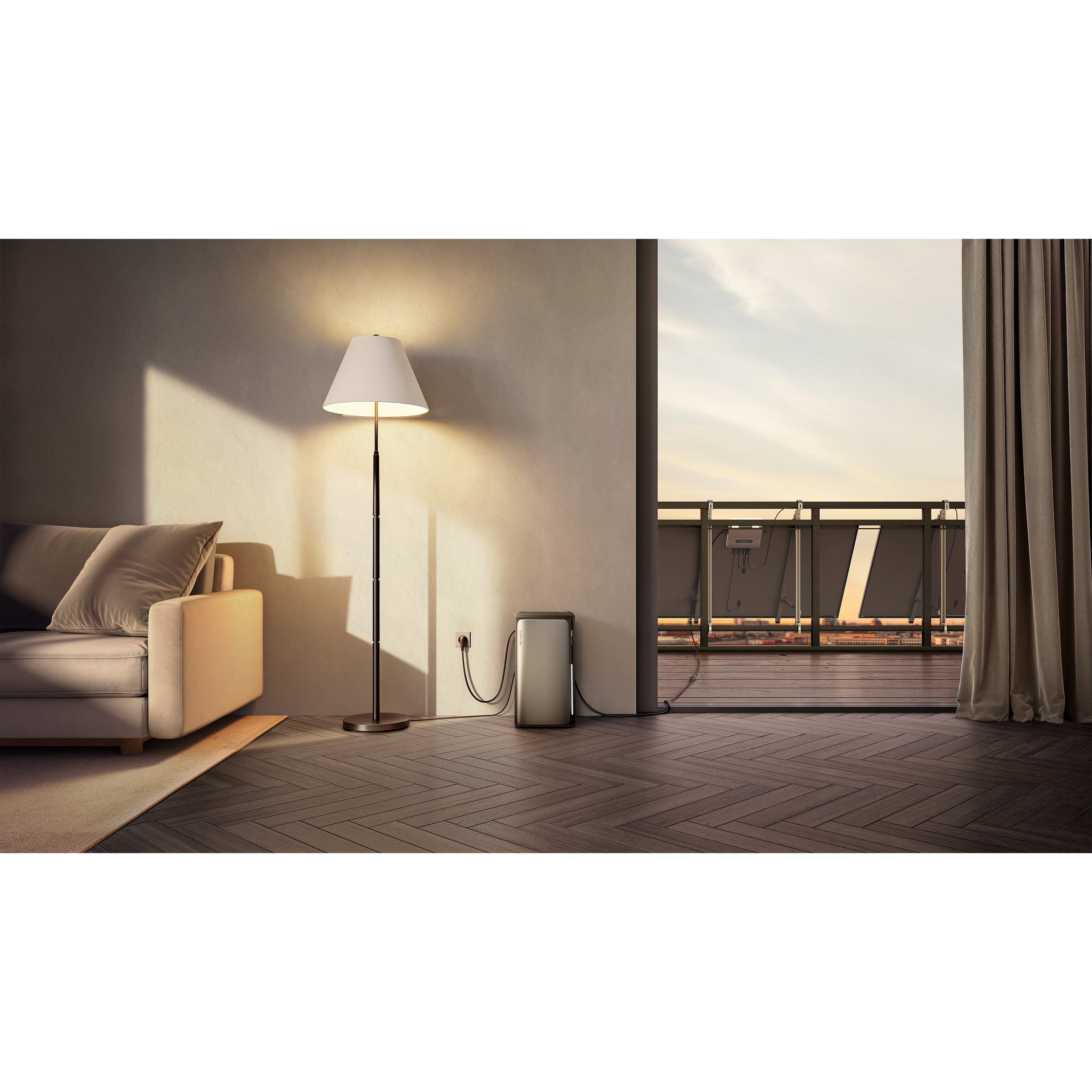 Wohnzimmer mit Sofa, Stehlampe und offenem Balkon. Der Hintergrund zeigt einen Sonnenuntergang.
