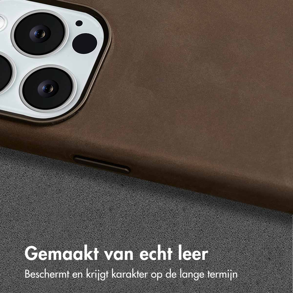 Telefoonhoesje op een grijs oppervlak. Close-up.