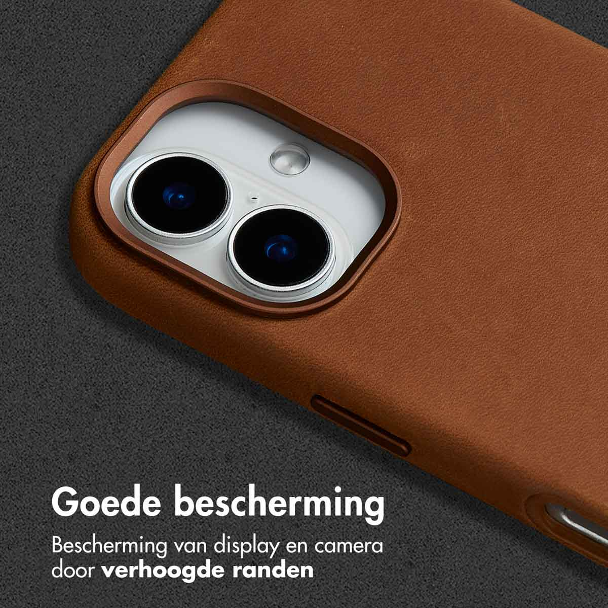 Coque de téléphone marron avec découpes caméra. Texte: Bonne protection.