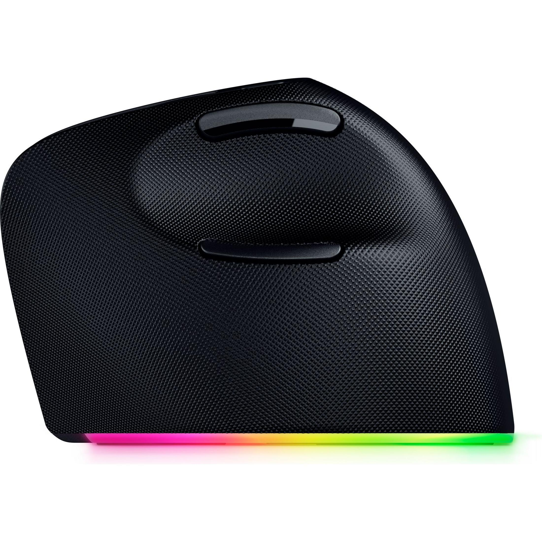 Czarna mysz gamingowa z podświetleniem RGB na dolnej krawędzi. Widok pod kątem, ergonomiczny design.
