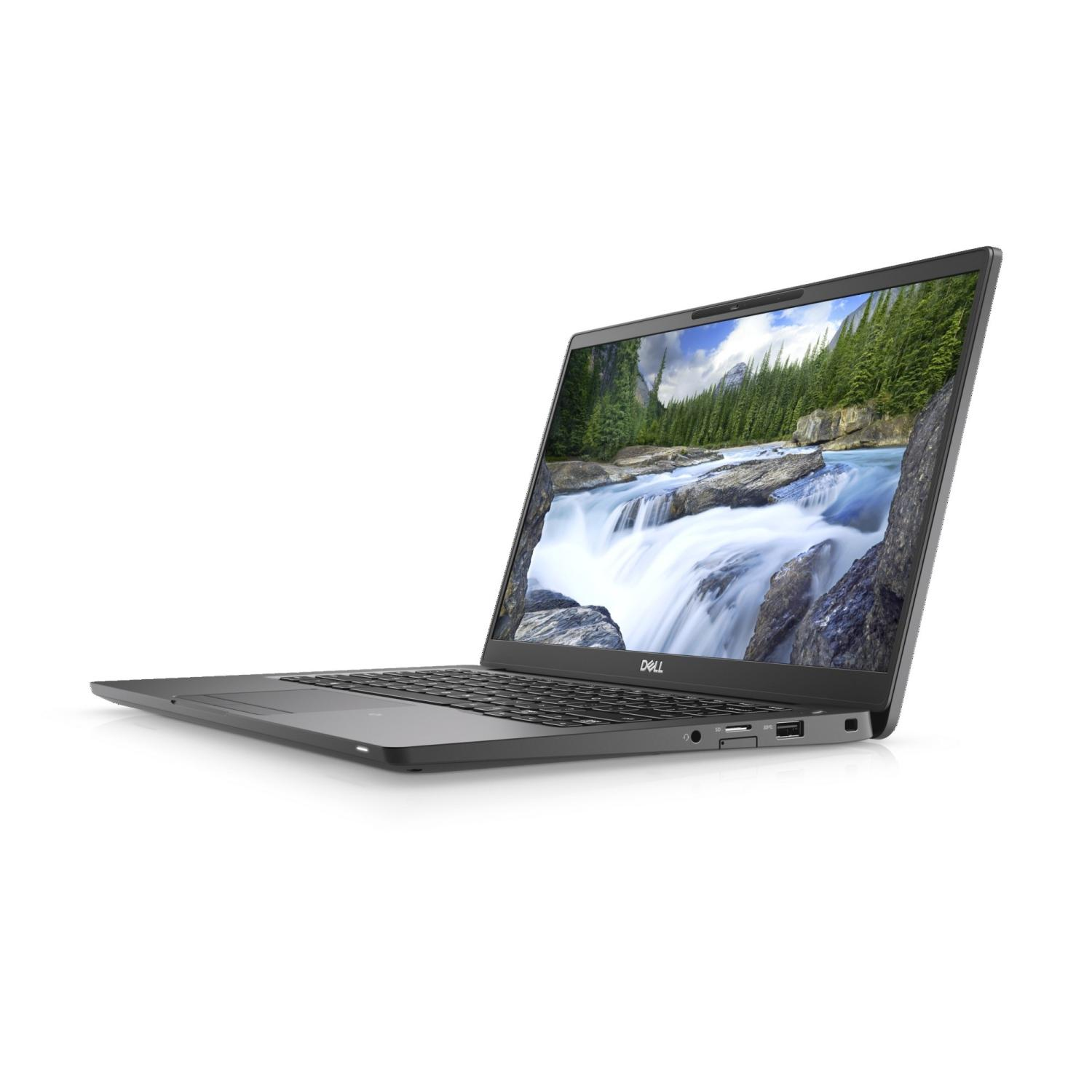 Laptop mit Wasserfallbild auf dem Bildschirm, geöffnet auf weißem Grund.