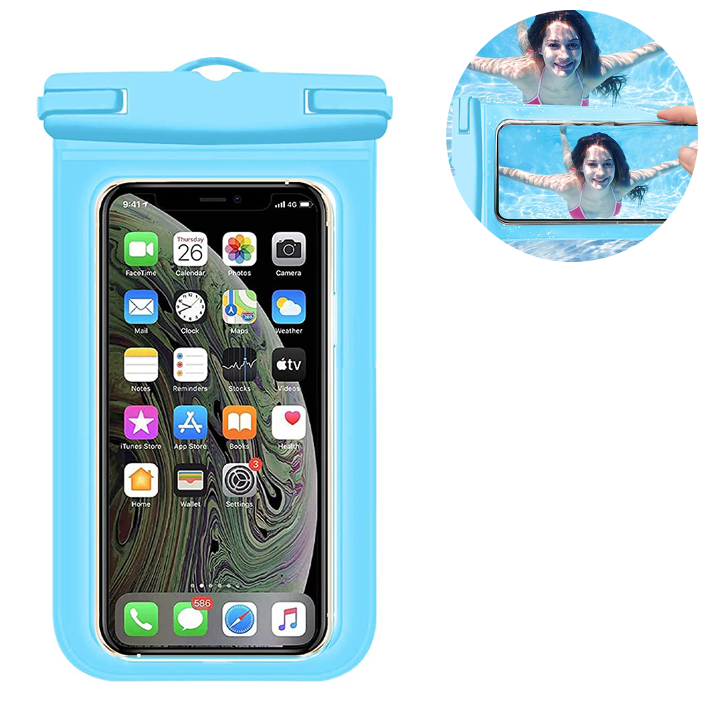 Blaue Handyhülle, transparent, mit Telefon. Zwei Frauen im Wasser.