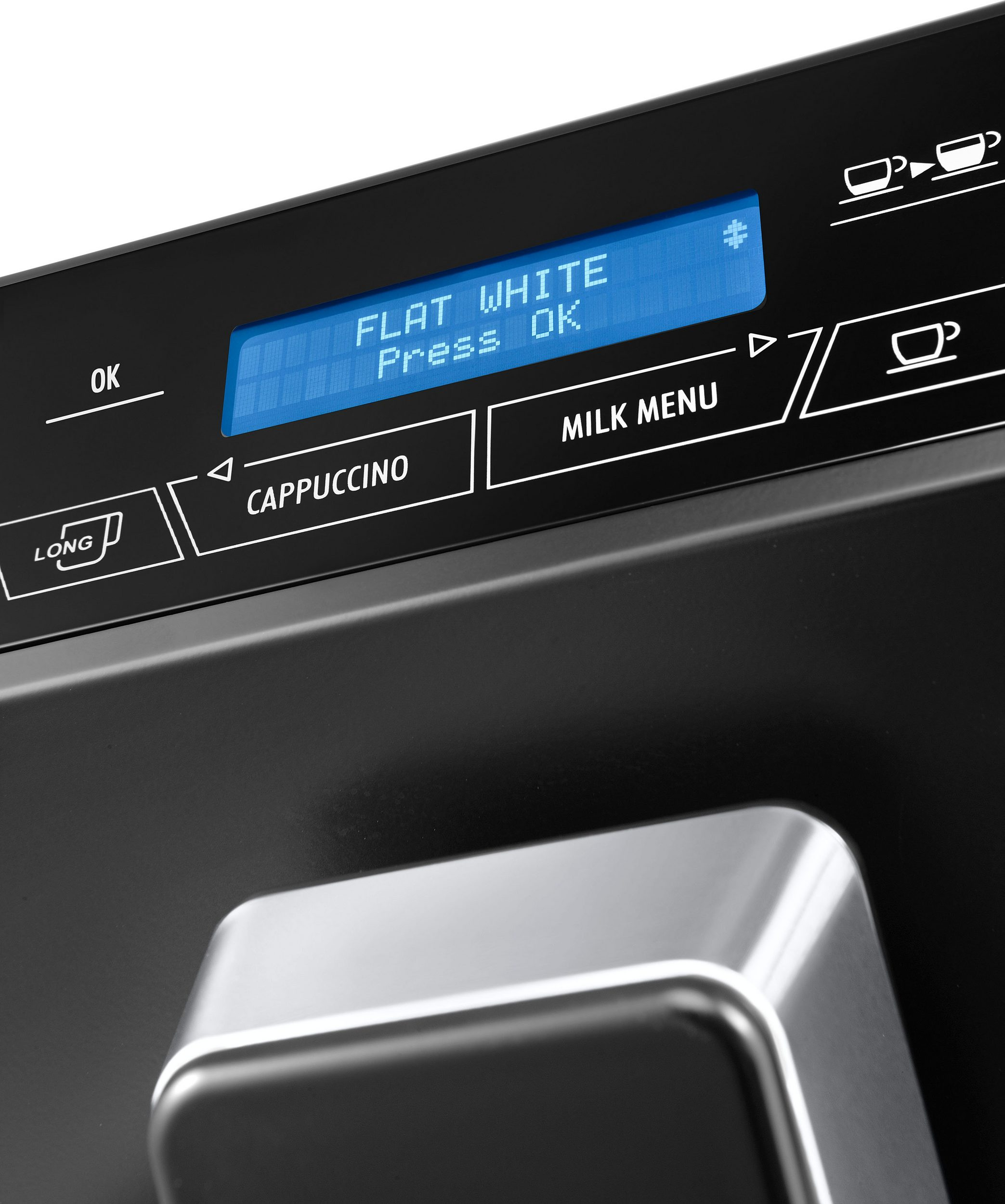 Nahaufnahme eines schwarzen Kaffeeautomaten-Displays mit 'Flat White'. OK drücken.